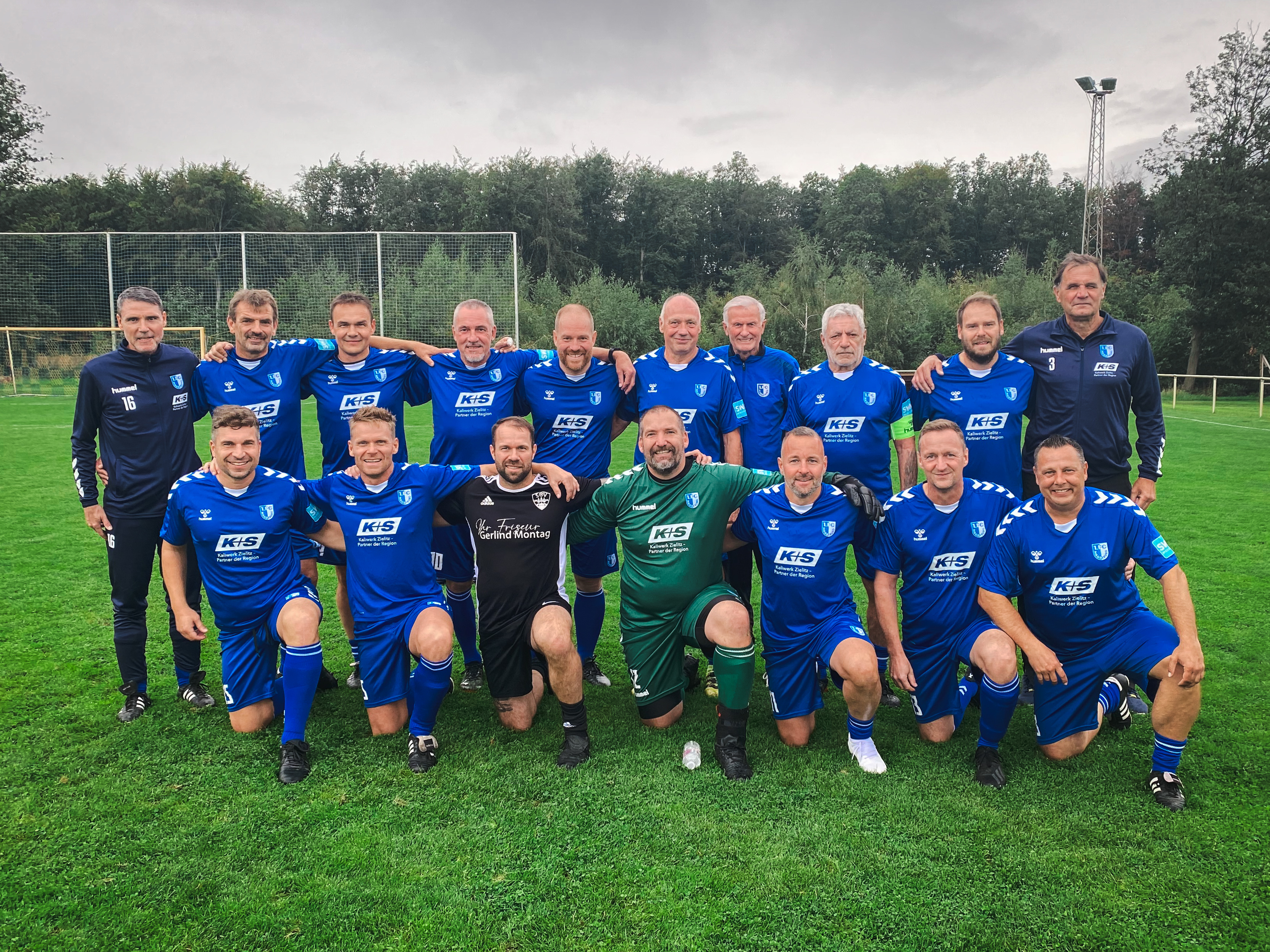 Das Traditionsteam beim Teamfoto in Bräunrode. Foto: FCM / Frank Helmke