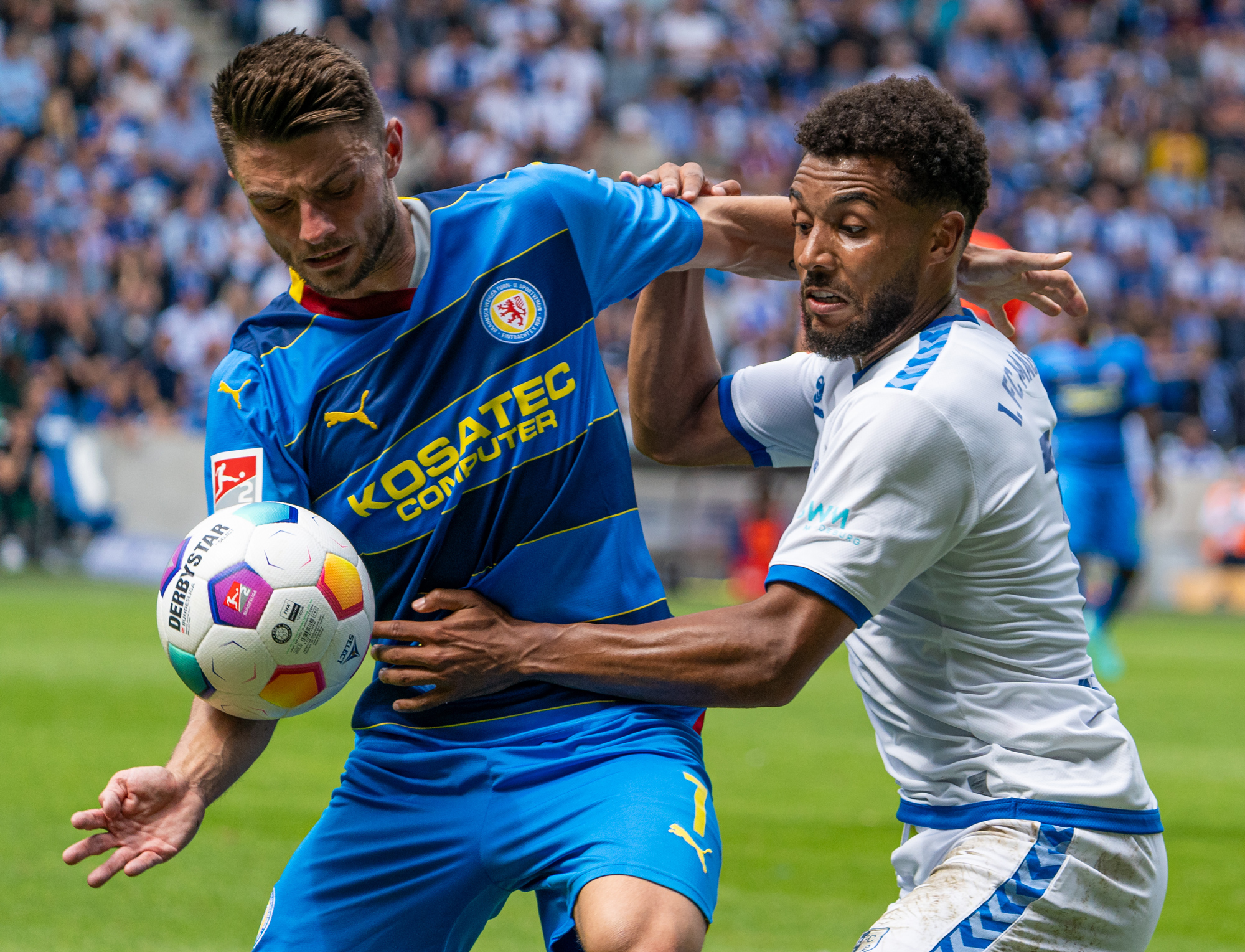 Leon Bell Bell (re.) im Duell. Foto: FCM / Norman Scholz