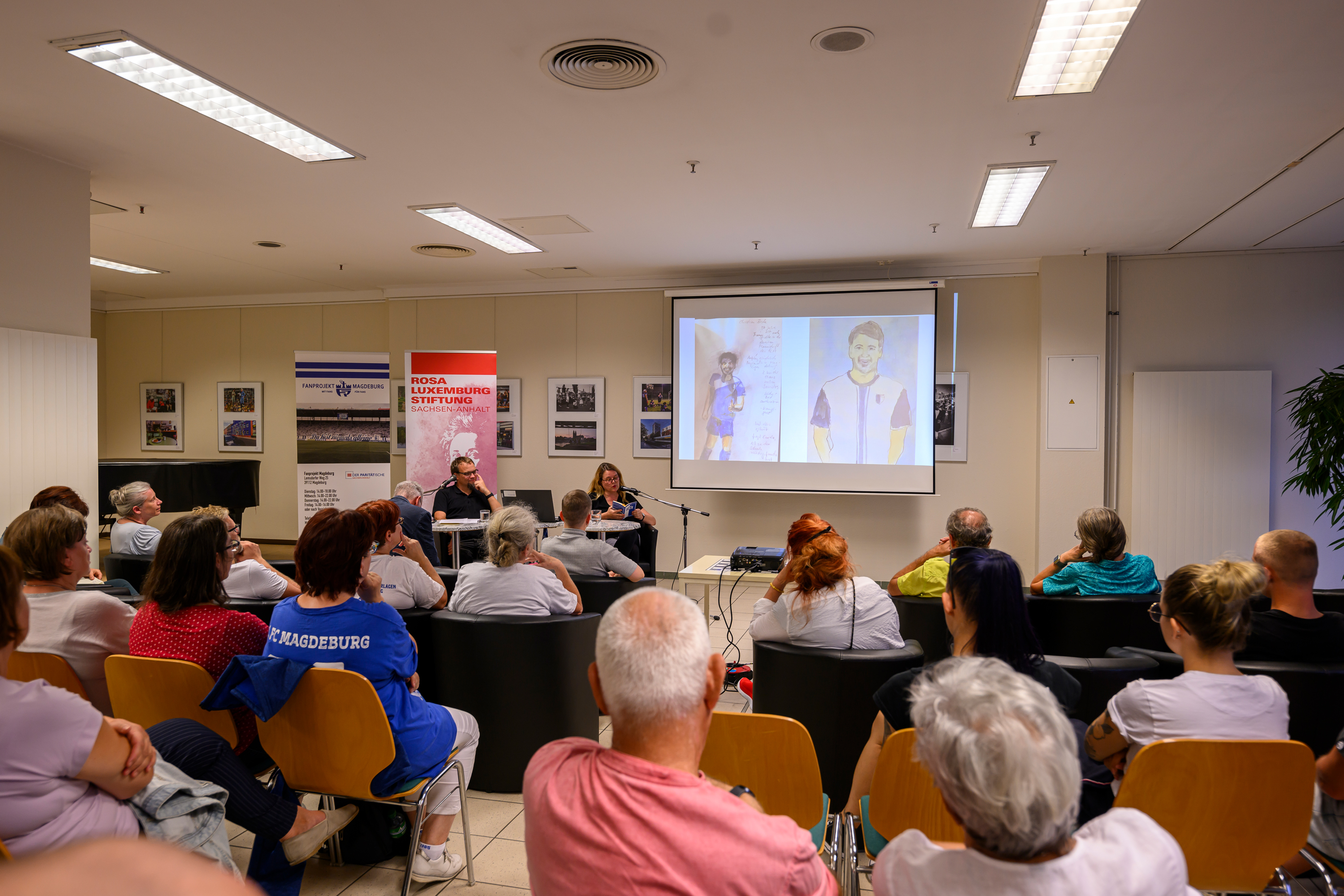 50 Teilnehmer wohnten der Lesung in der Stadtbibliothek bei. Foto: FCM / Norman Seidler