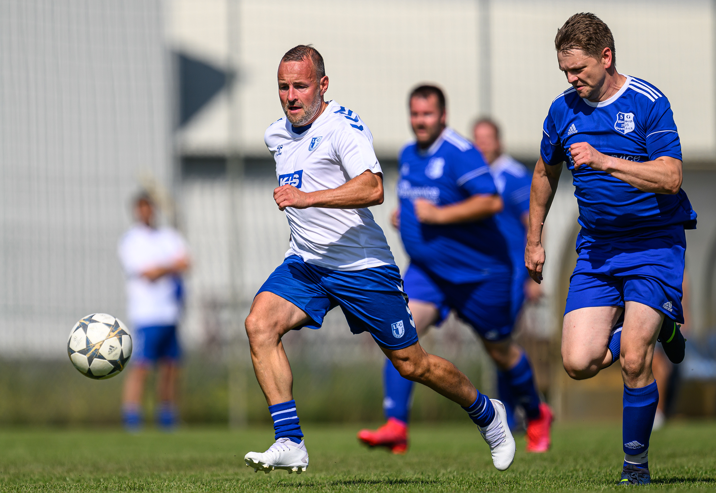 Alexander Siemke (links) erzielte beim 6:0-Erfolg zwei Treffer.