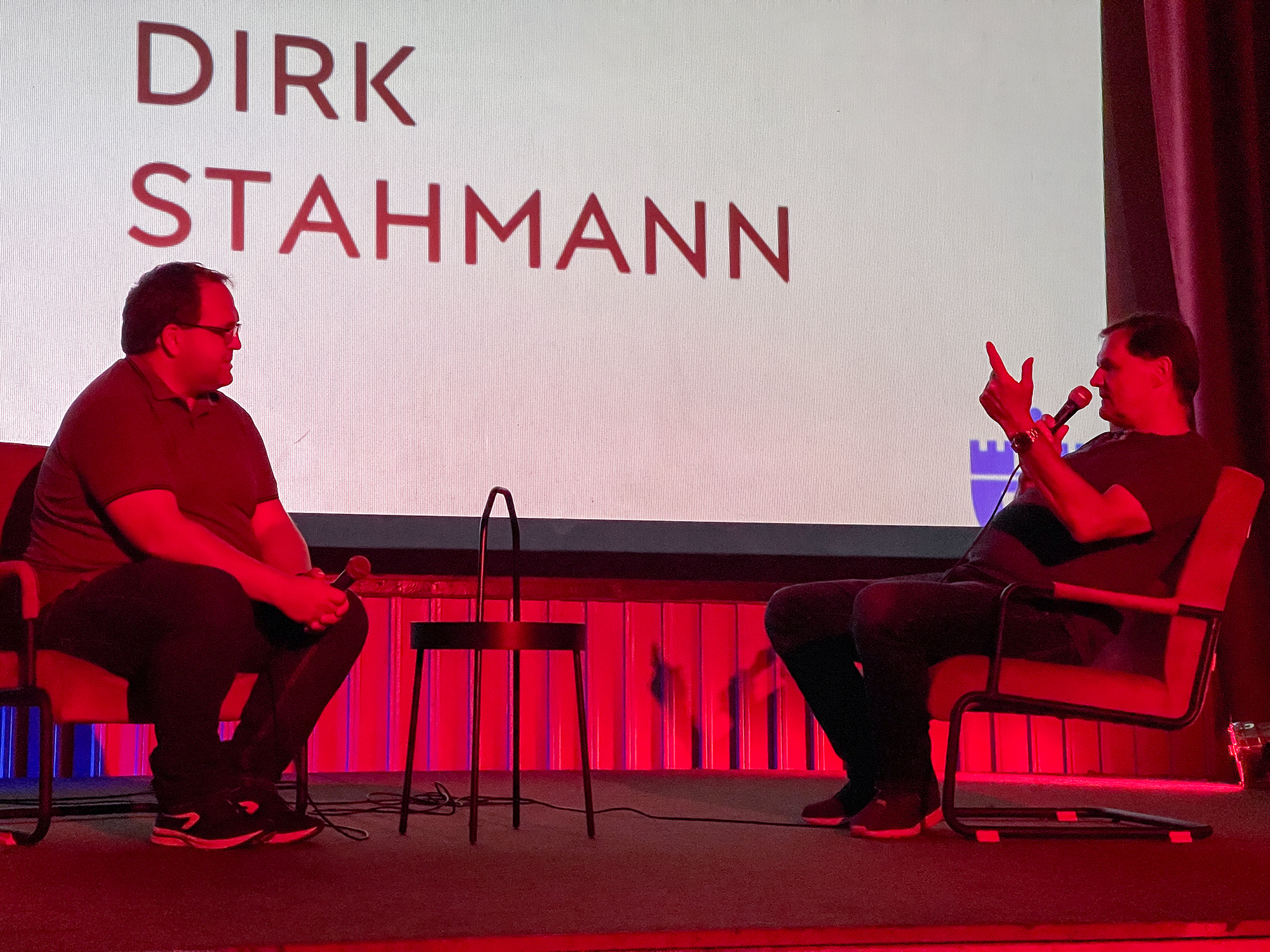 Fanprojektleiter Stefan Roggenthin im Interview mit Dirk Stahmann. Foto: FCM / Tobias Barthel