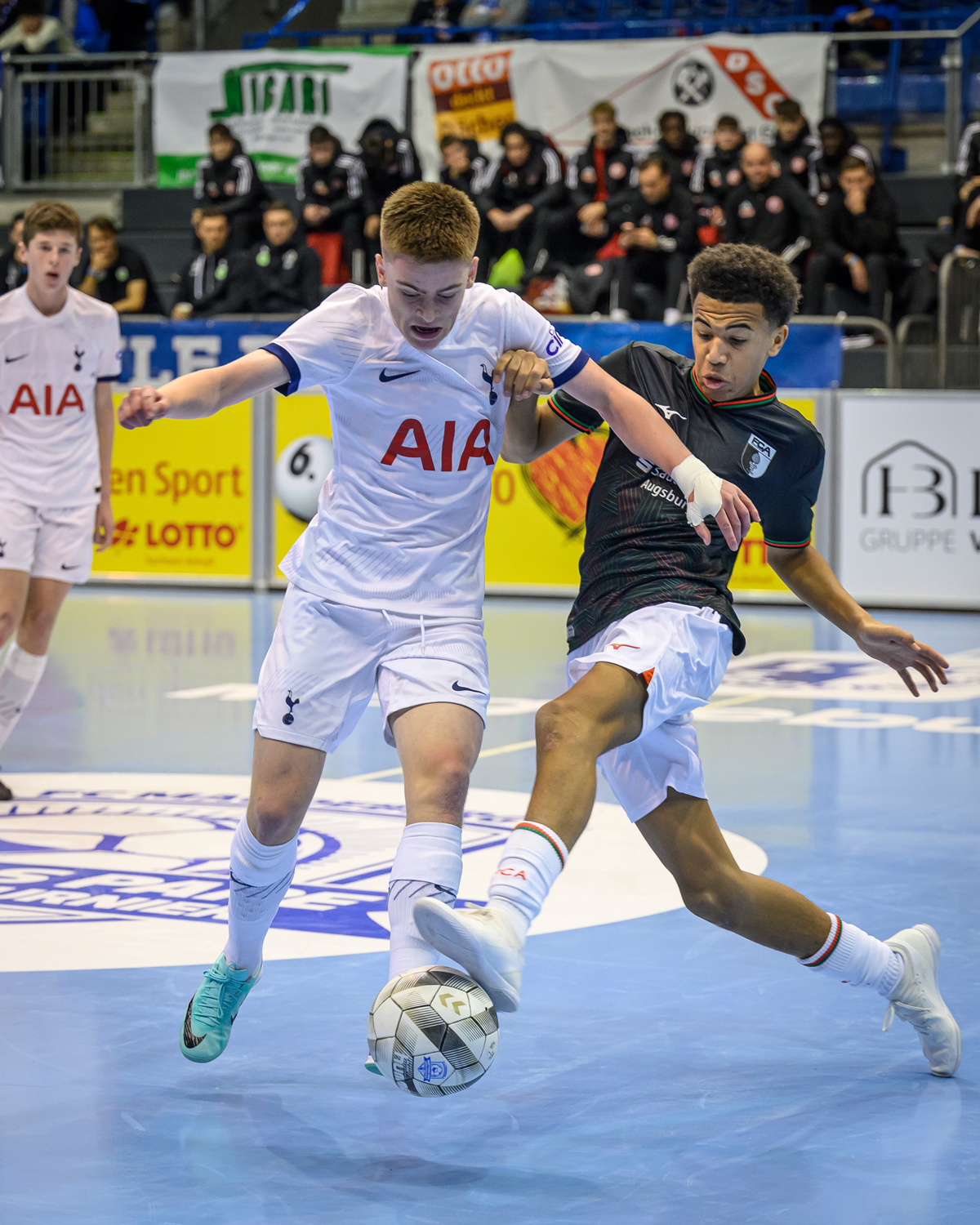 Tottenham Hotspur im Duell mit Augsburg.