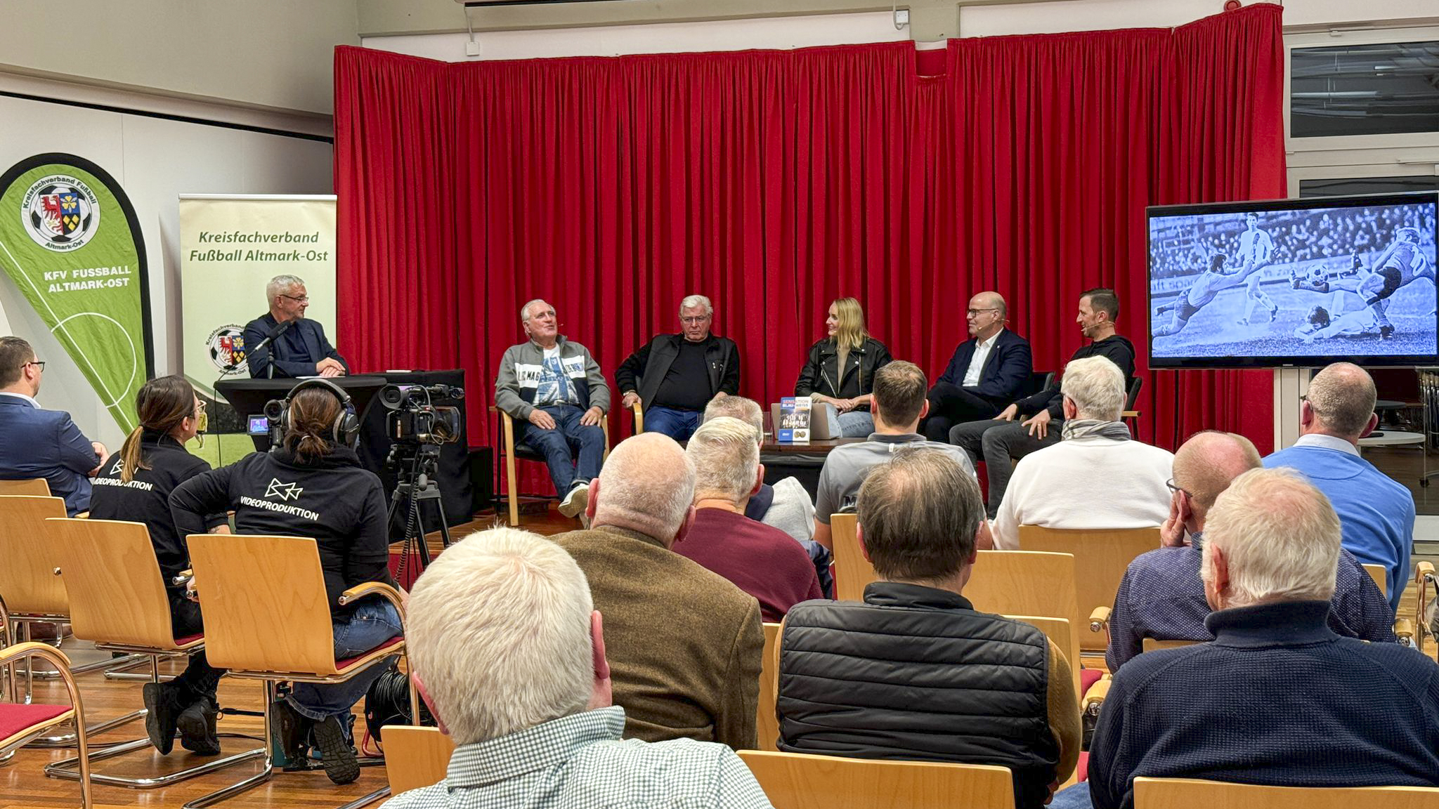 Gesprächsrunde bei Reingegrätscht. Foto: FCM / Wolfram Engel