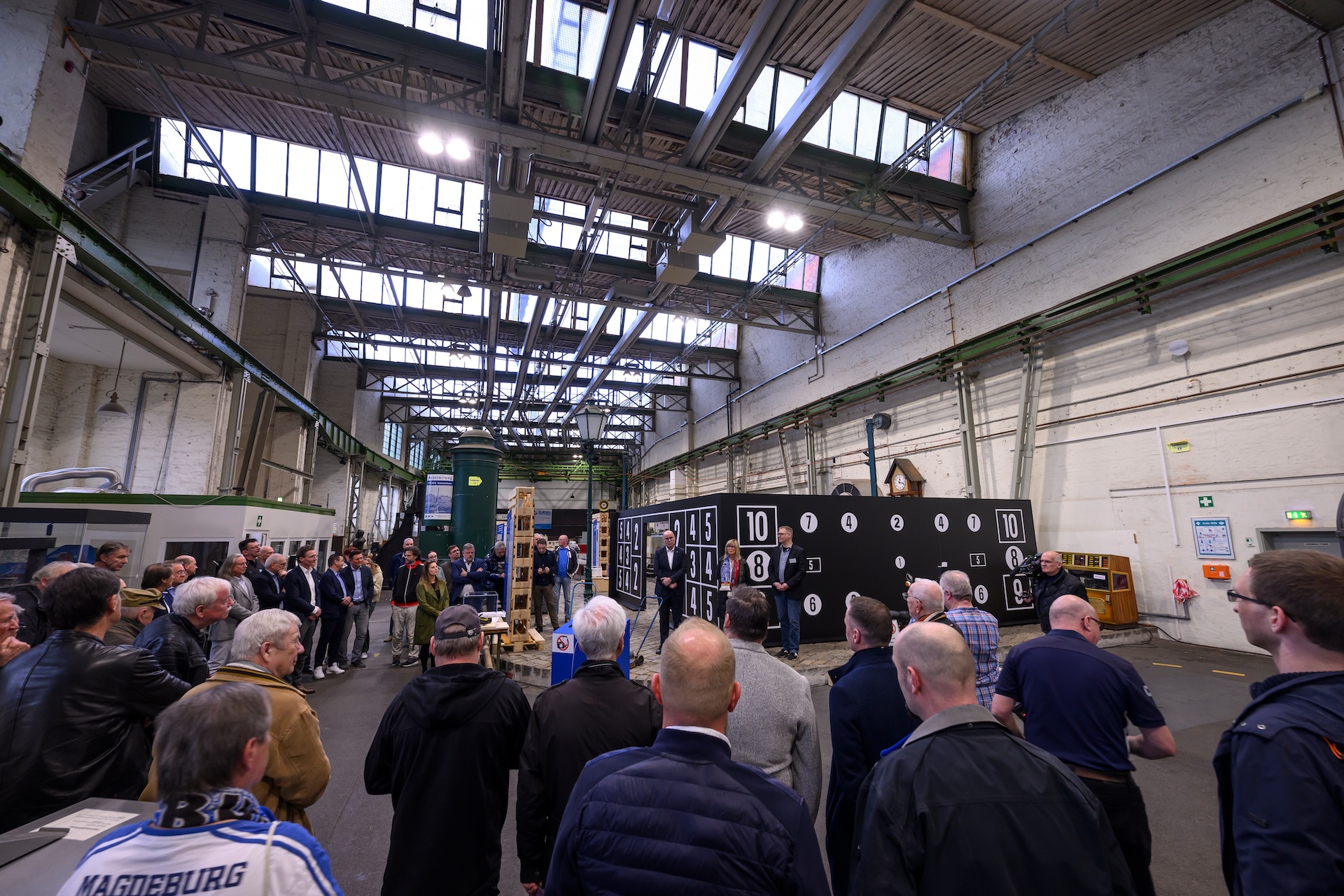 Mehr als 70 Gäste waren bei der Vernissage am Donnerstagabend im Technikmuseum dabei.