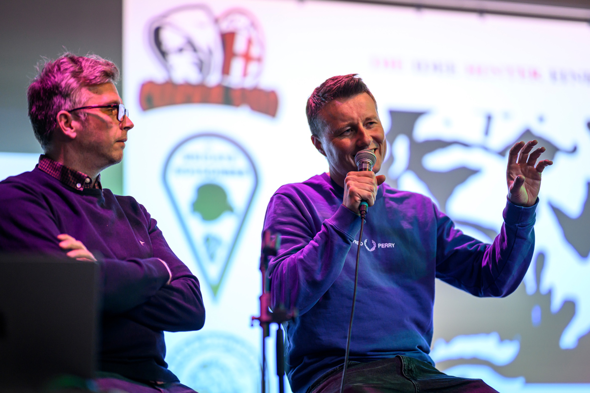 Christian Bott (Block U 1. FC Magdeburg) und Stefan Langer (Erlebnis Fußball) nahmen die Teilnehmer auf eine spannende Reise.
