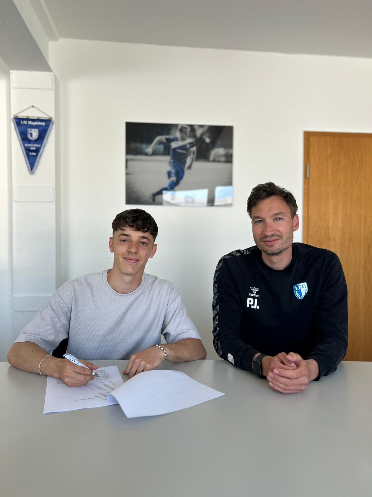 Elisio Widmann (li.) bleibt der U23 erhalten und hat seinen Vertrag verlängert.