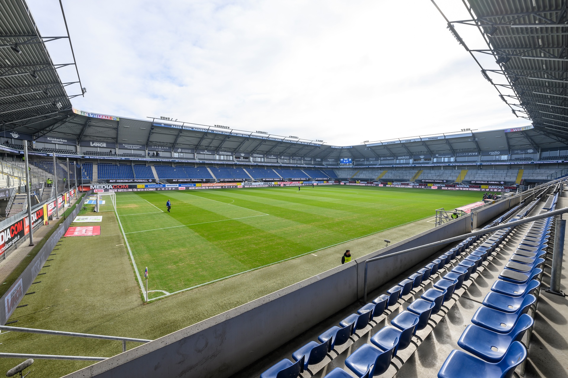 Seine Heimspiele trägt der SCP in der Home-Deluxe-Arena aus.