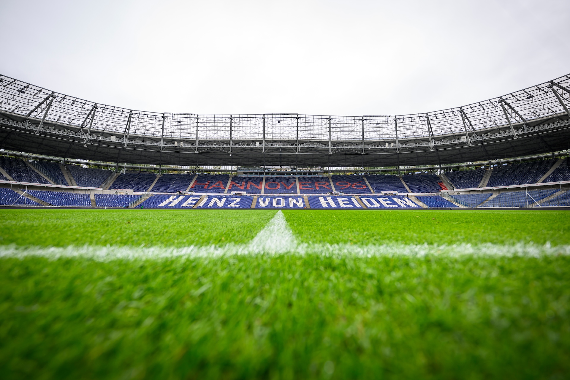 Die Heimspiele trägt Hannover 96 in der Heinz von Heiden Arena aus.