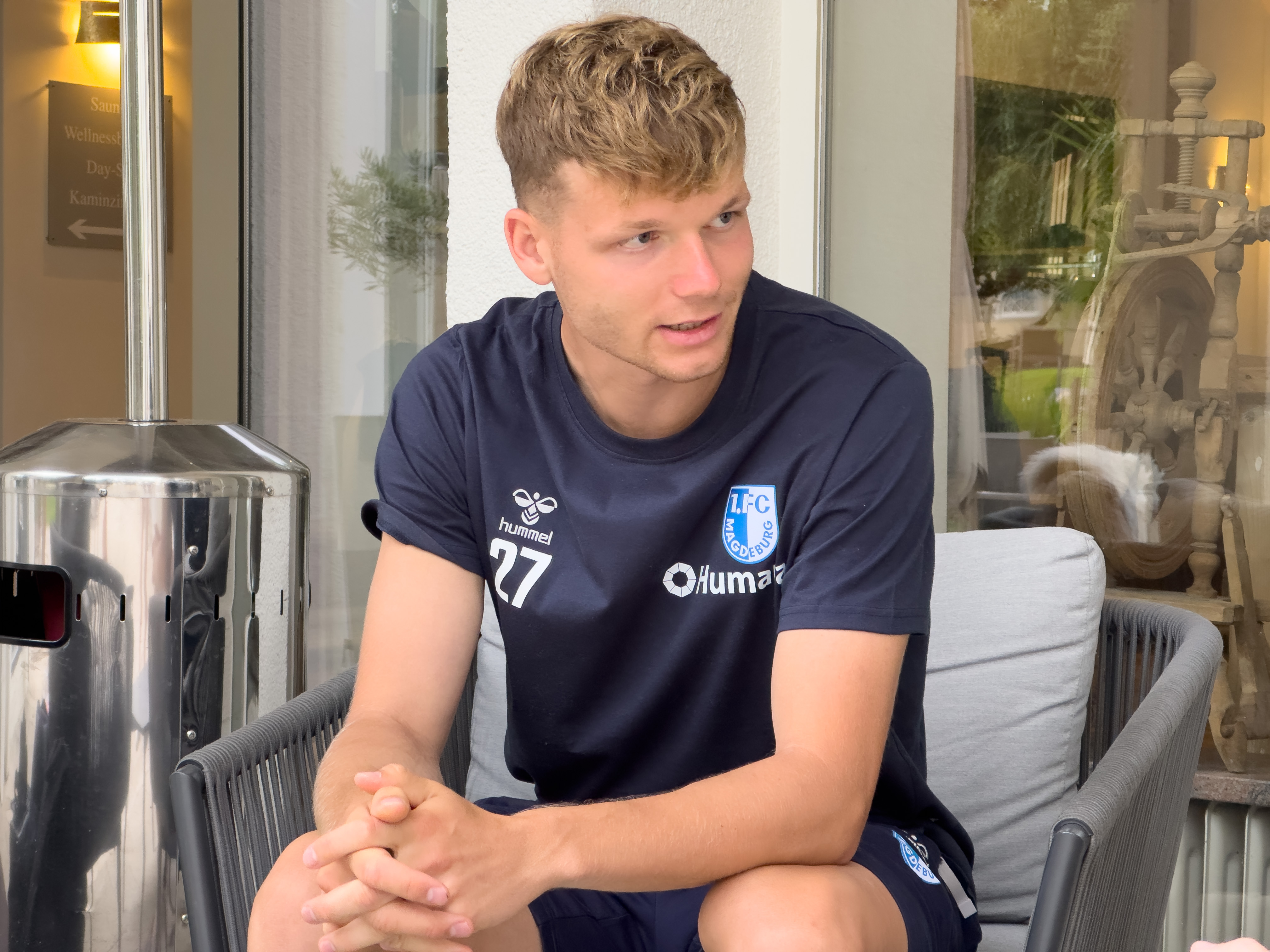 Philipp Hercher im Gespräch im Teamhotel.