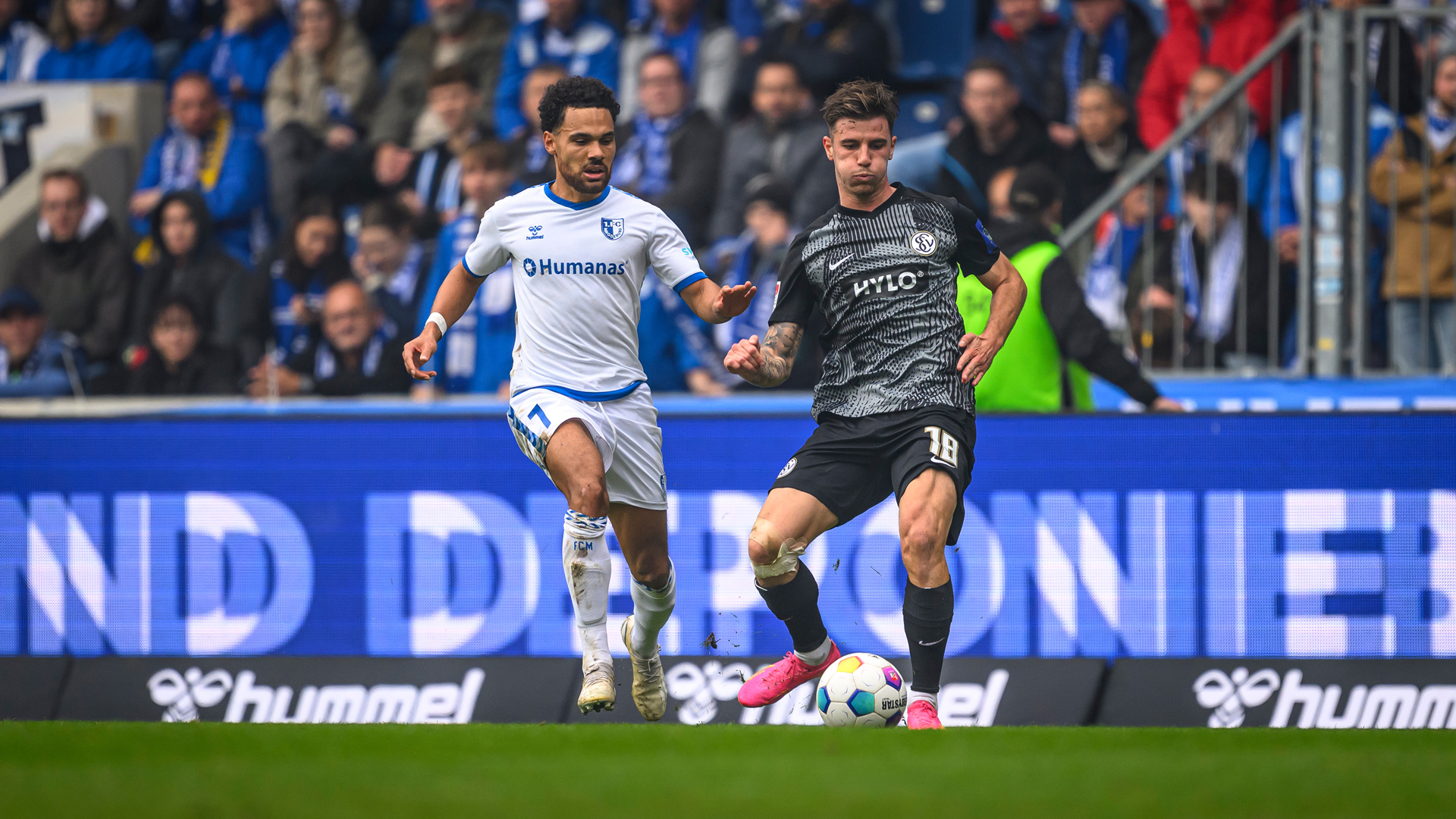 Herbert Bockhorn im Zweikampf mit Hugo Vandermersch