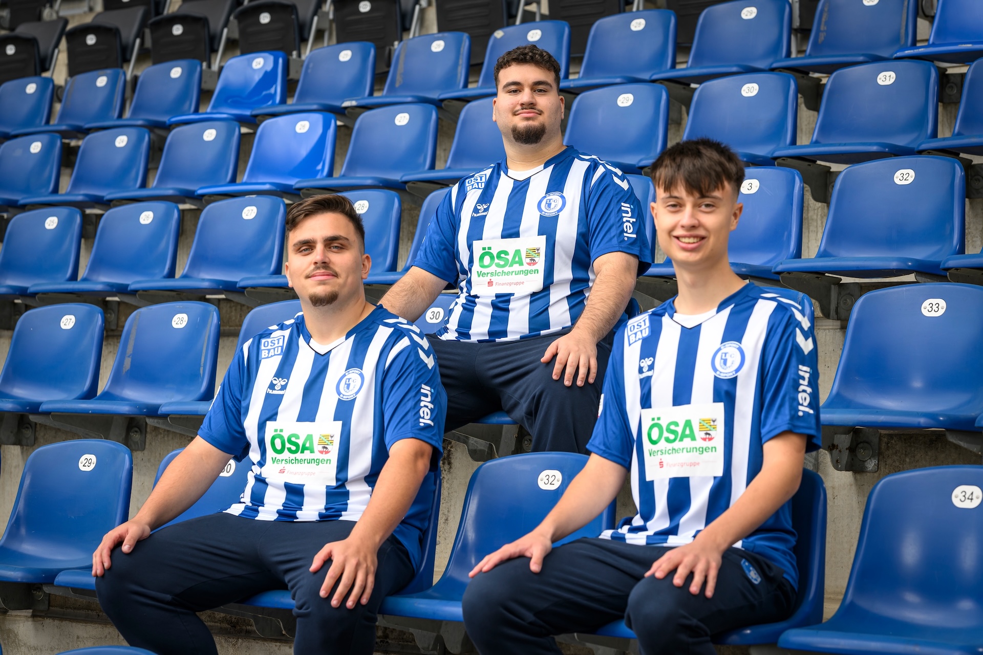 Ali(links), Onur(Mitte) und Richard(rechts) im neuen Trikot