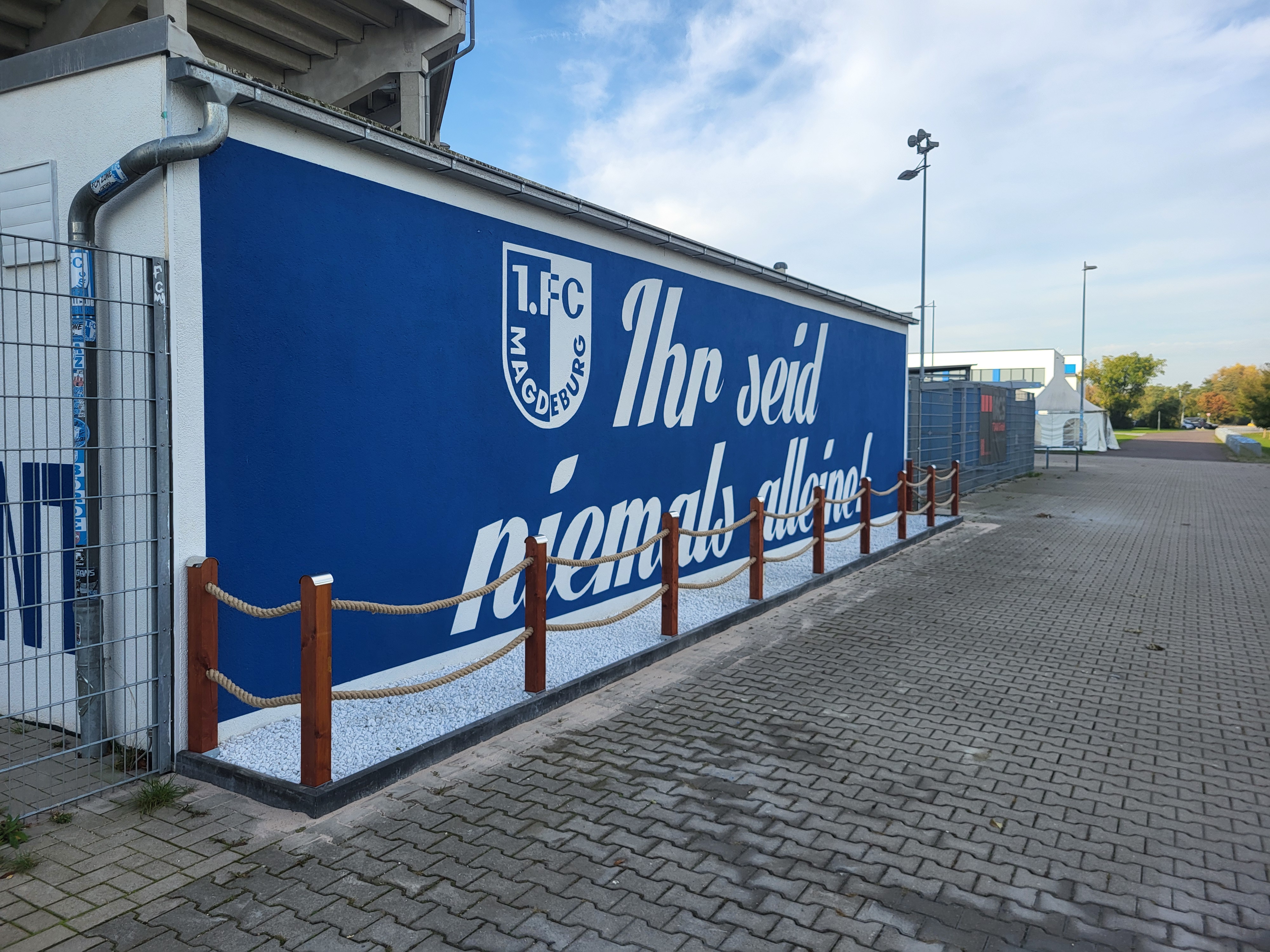 Die neu gestaltete Erinnerungswand an der Avnet Arena