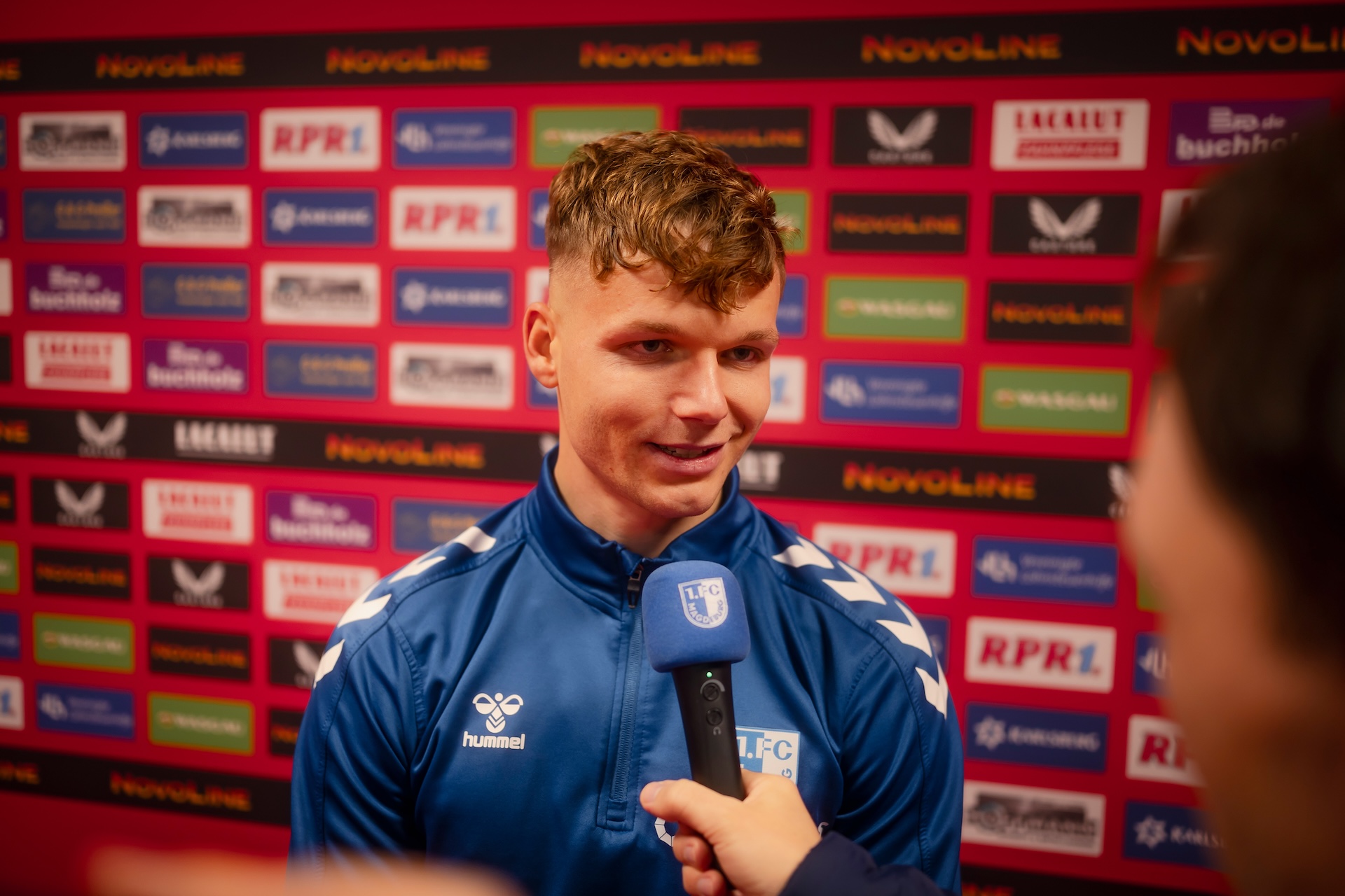 Philipp Hercher am Mikrofon von FCM-tv