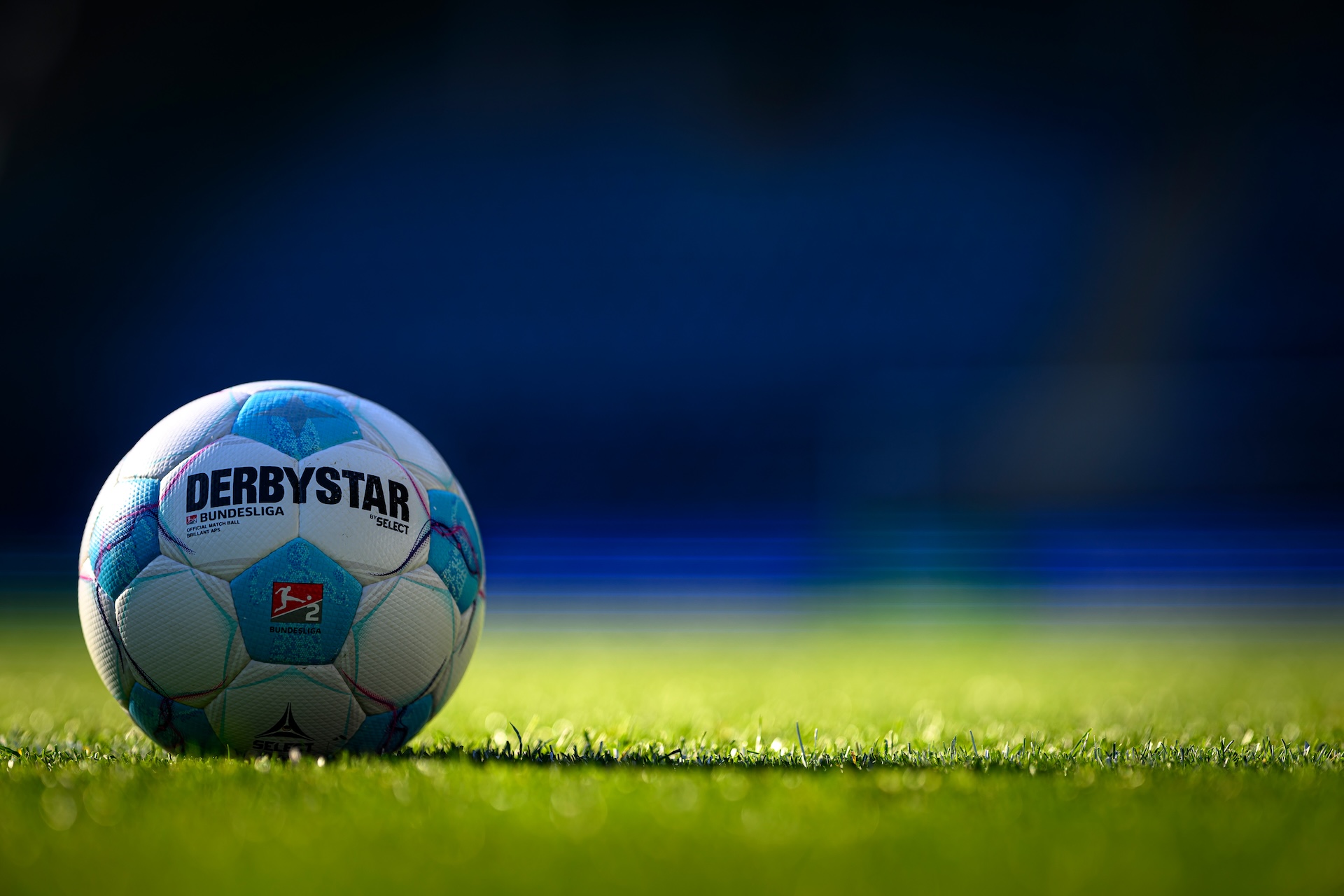 Fußball auf dem Rasen