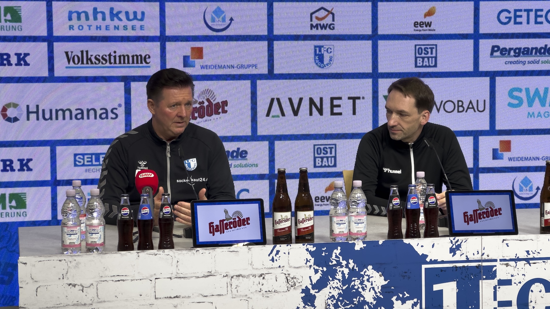 Christian Titz (links) und Manuel Holscher auf der PK vor Ulm