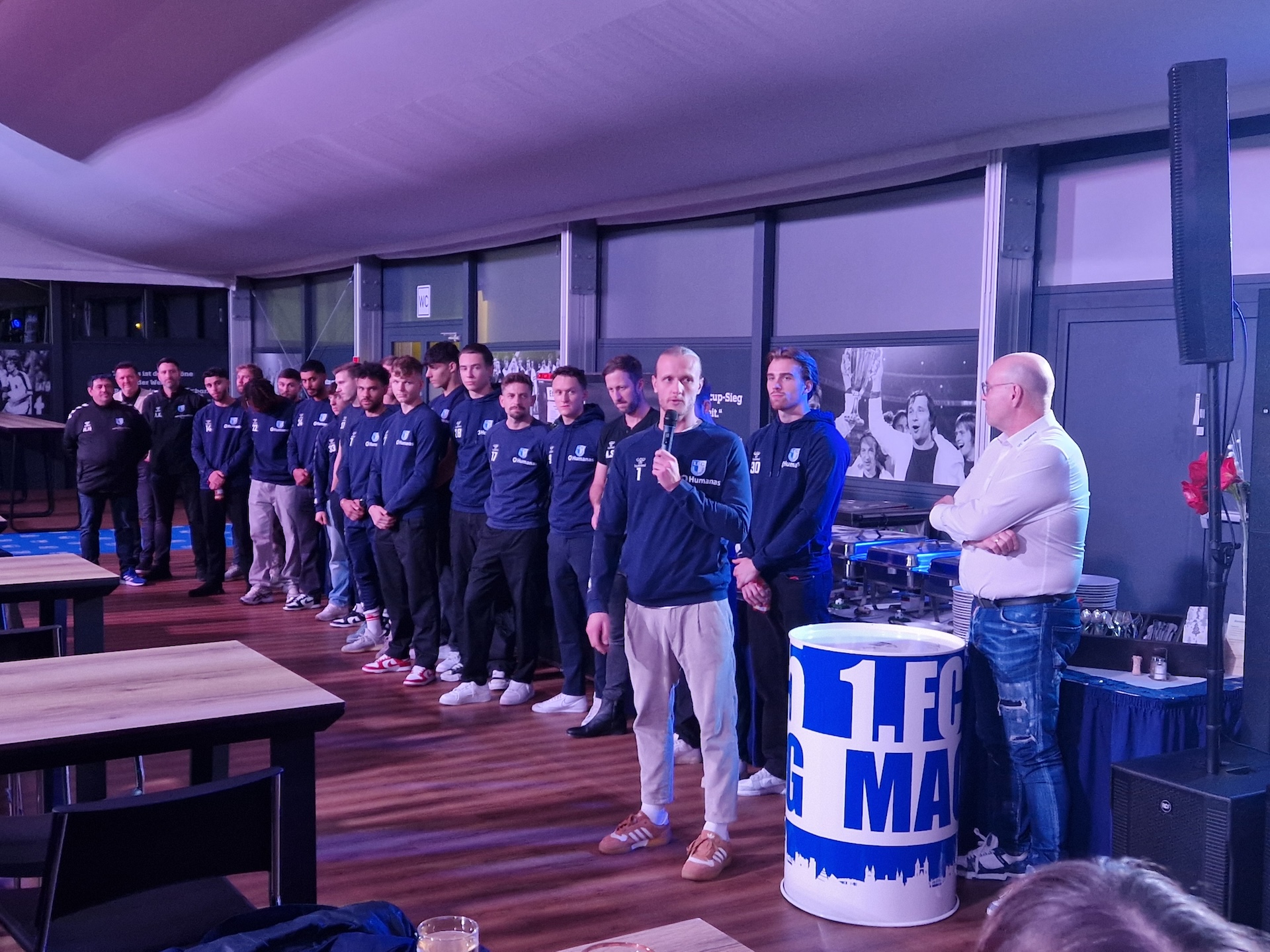 Unsere Mannschaft bei der Fanclub-Weihnachtsfeier