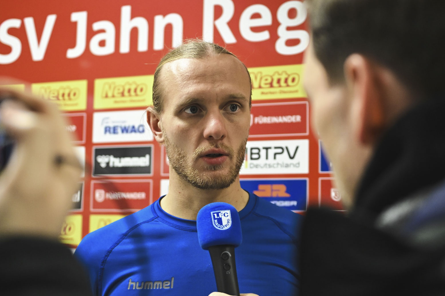 Dominik Reimann am Mikrofon von FCM-tv