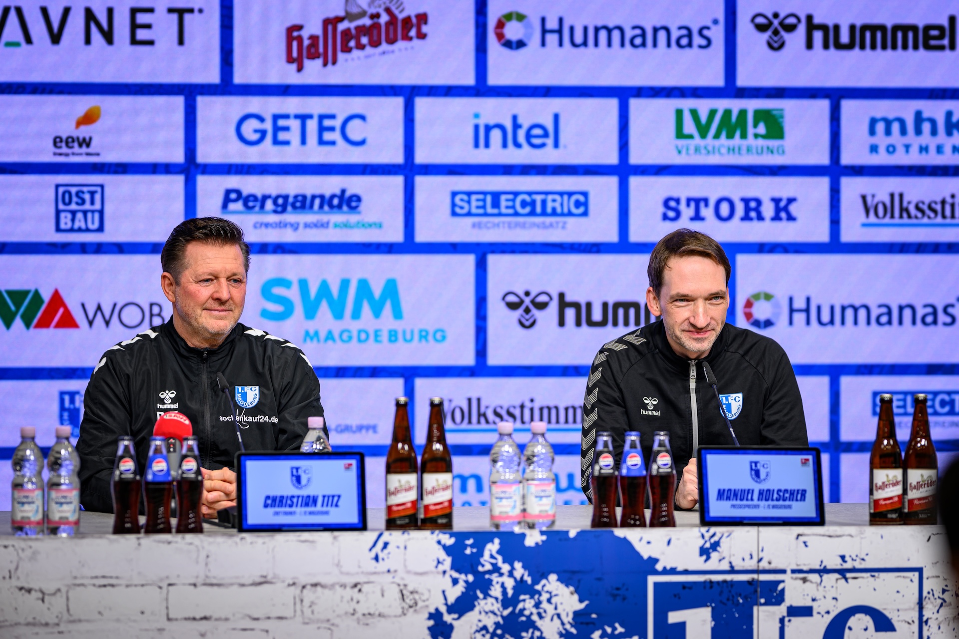 Christian Titz (links) und Manuel Holscher bei der PK