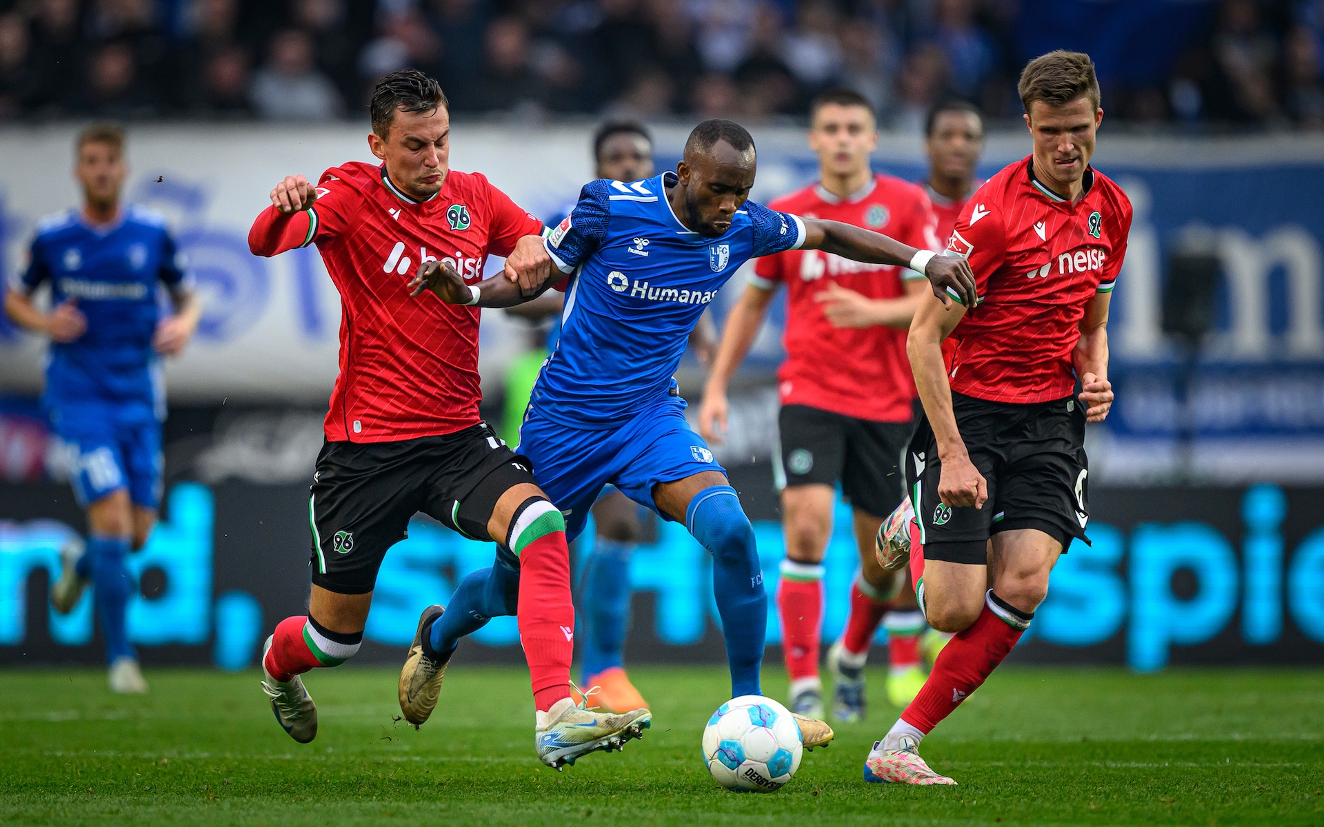 Silas Gnaka im Ligaspiel gegen Hannover