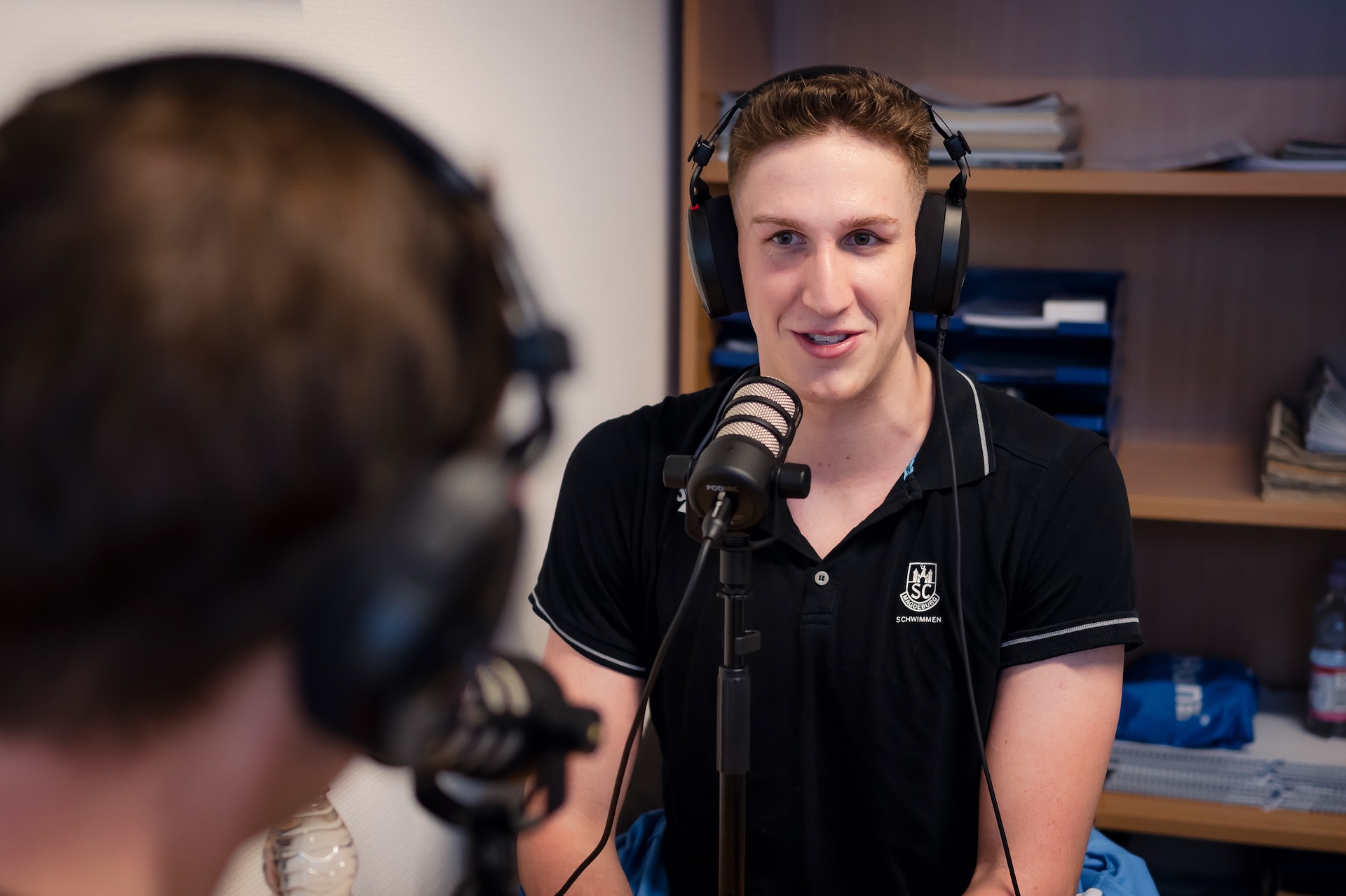 Lukas Märtens bei der Podcast-Aufnahme