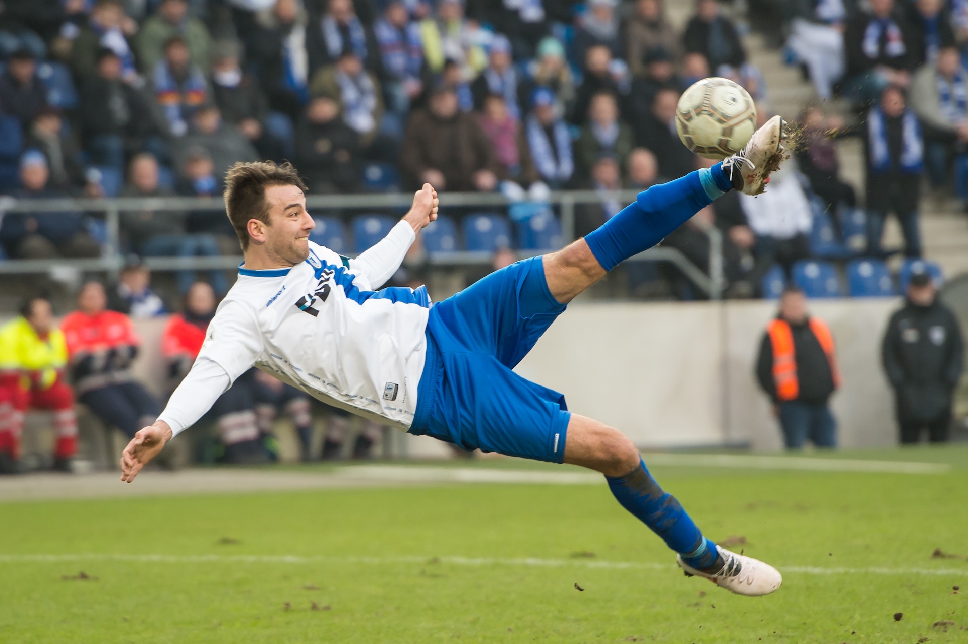 Christian Beck beim Seitfallzieher gegen Münster