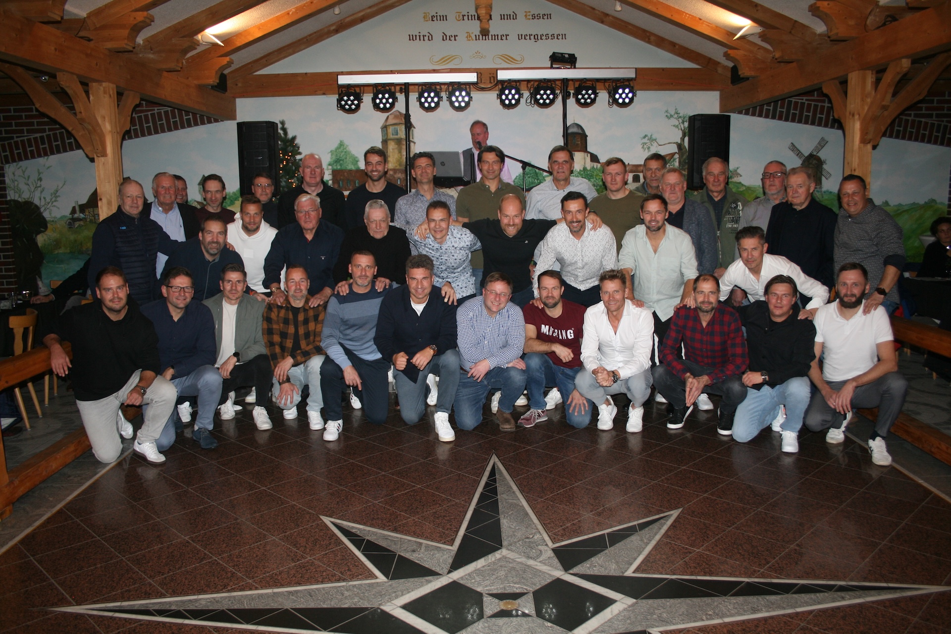 Gruppenfoto der Traditionsmannschaft