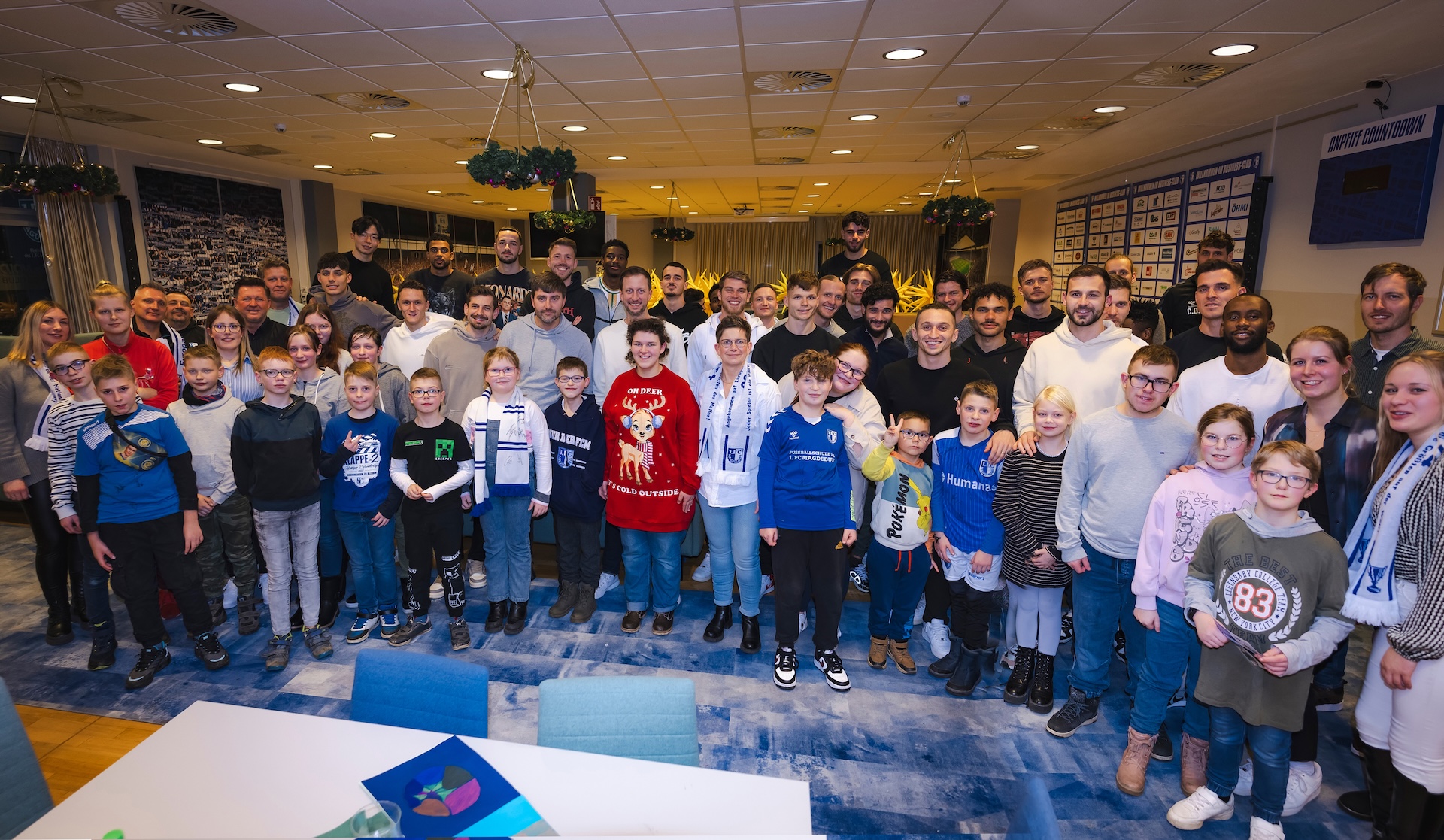 Gruppenfoto bei der Weihnachtsfeier