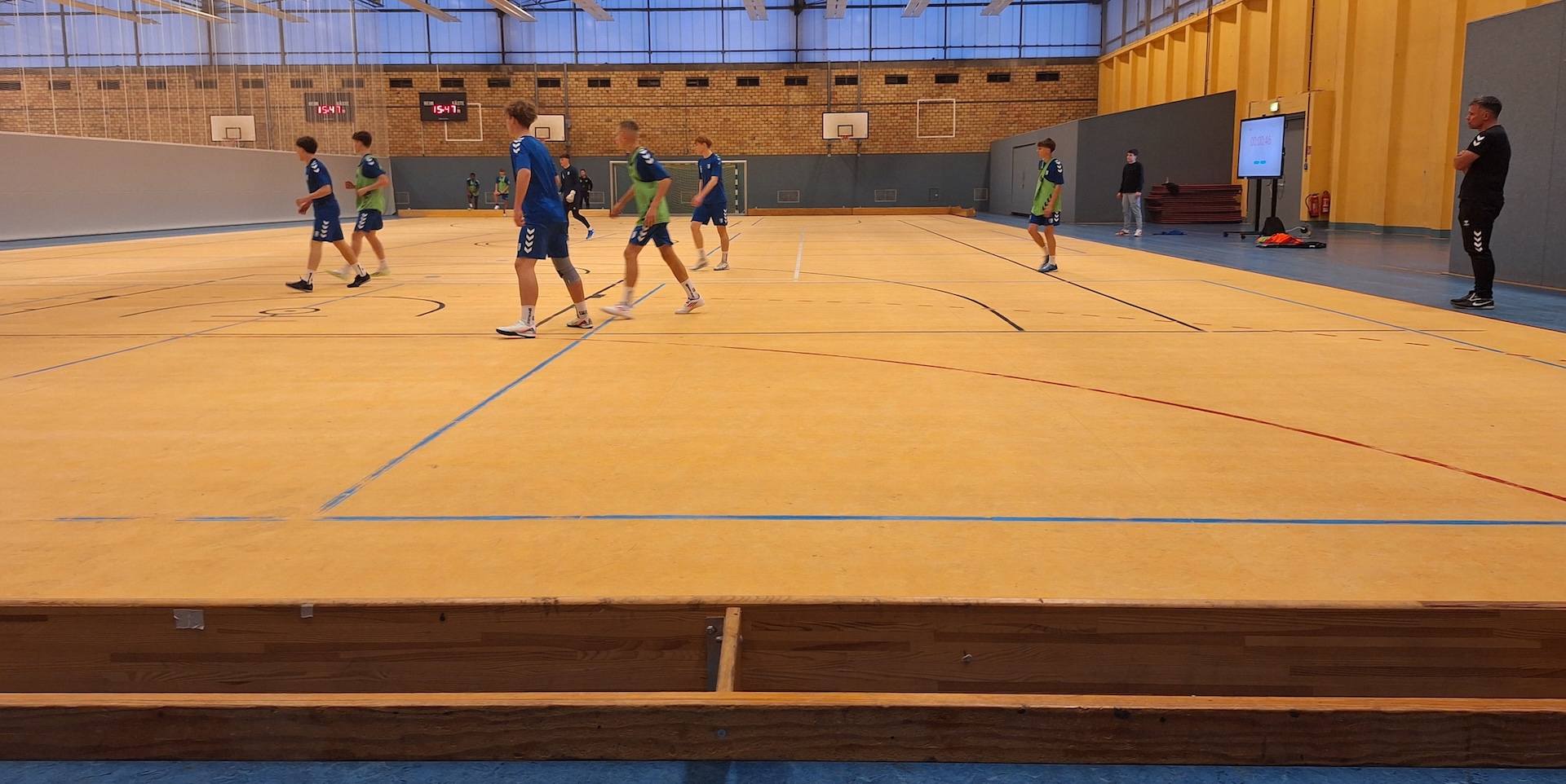 Die U15 beim Training in der Halle