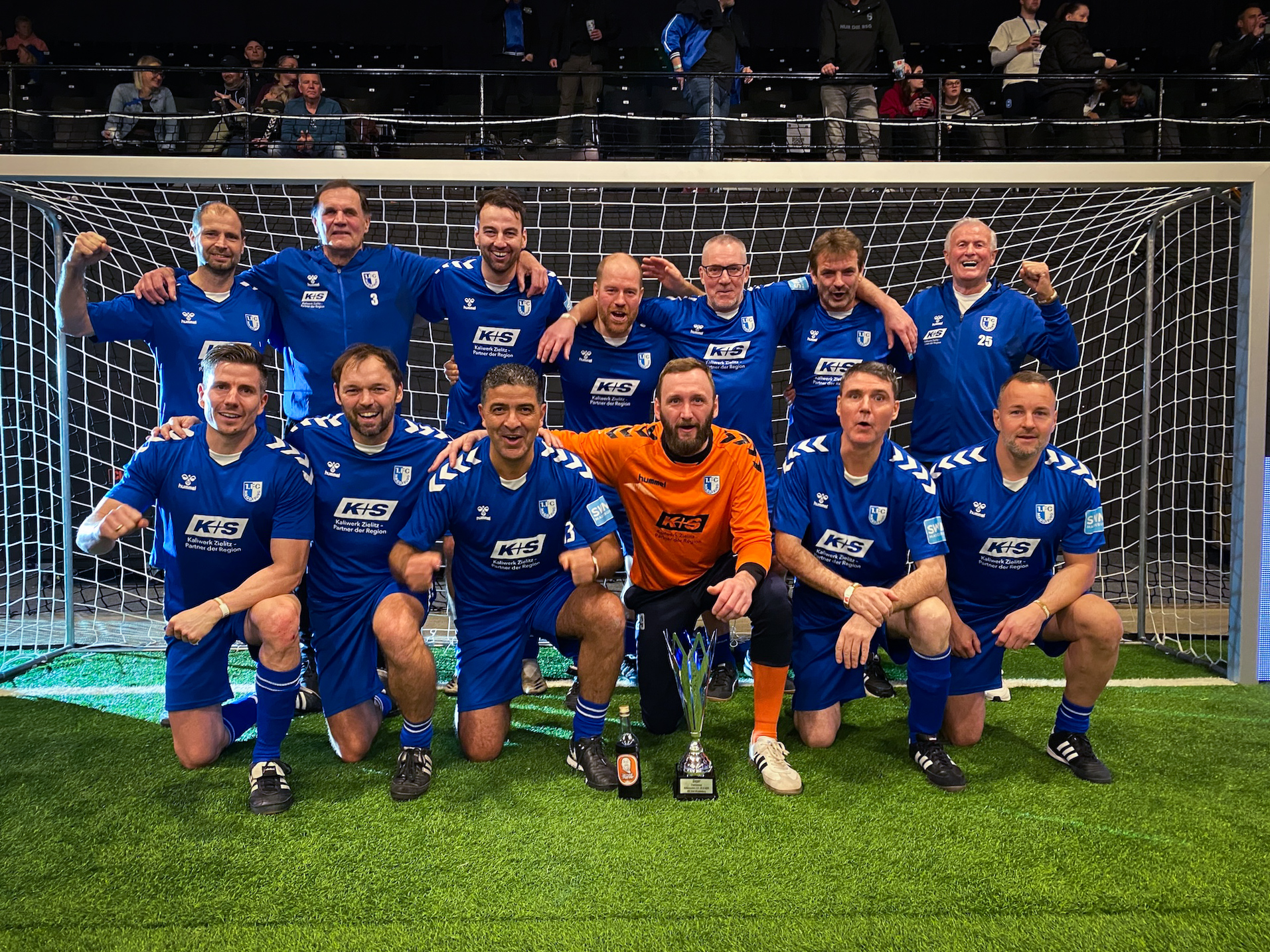 Gruppenfoto der Traditionsmannschaft