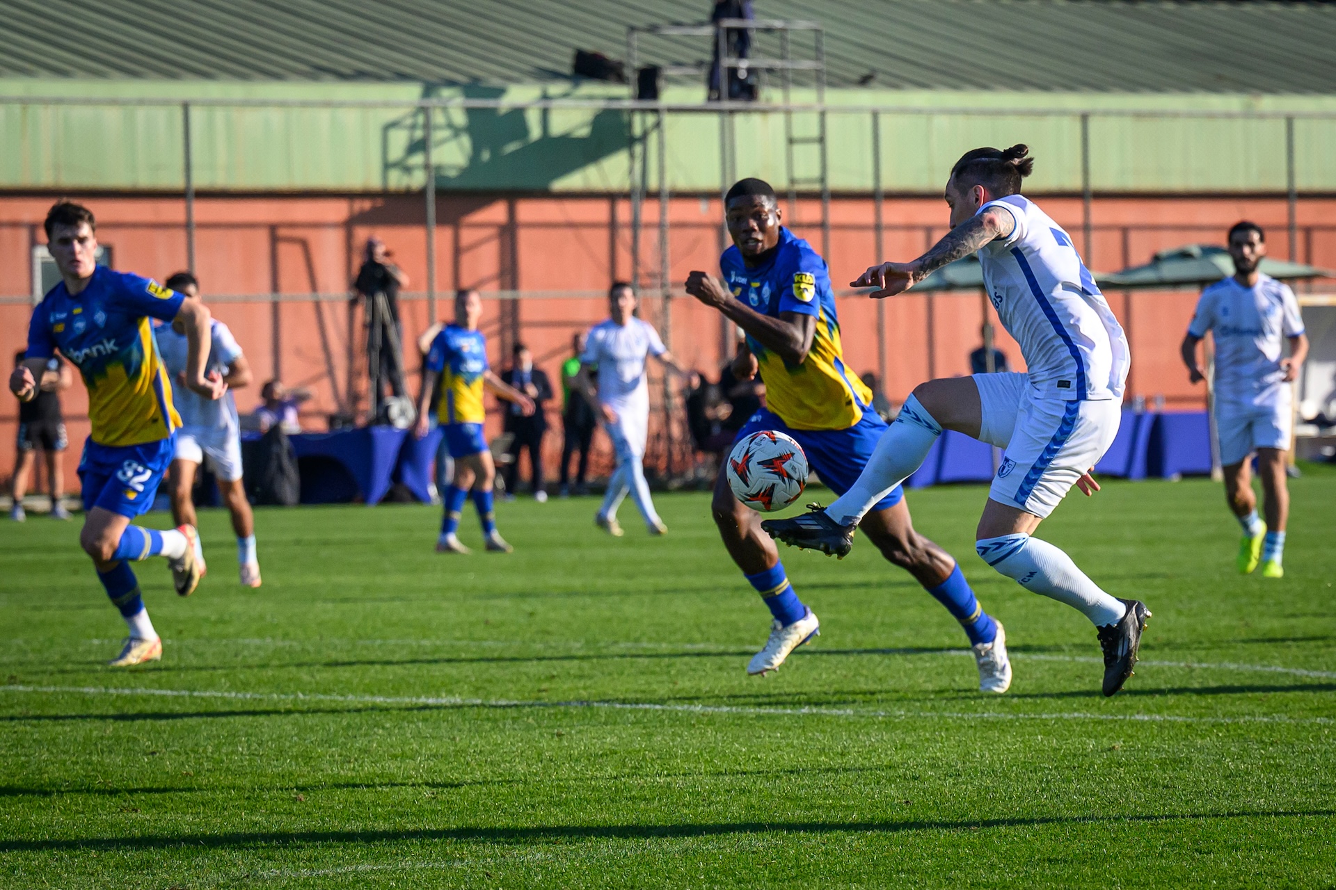 Baris Atik (rechts) im Testspiel gegen Kiew