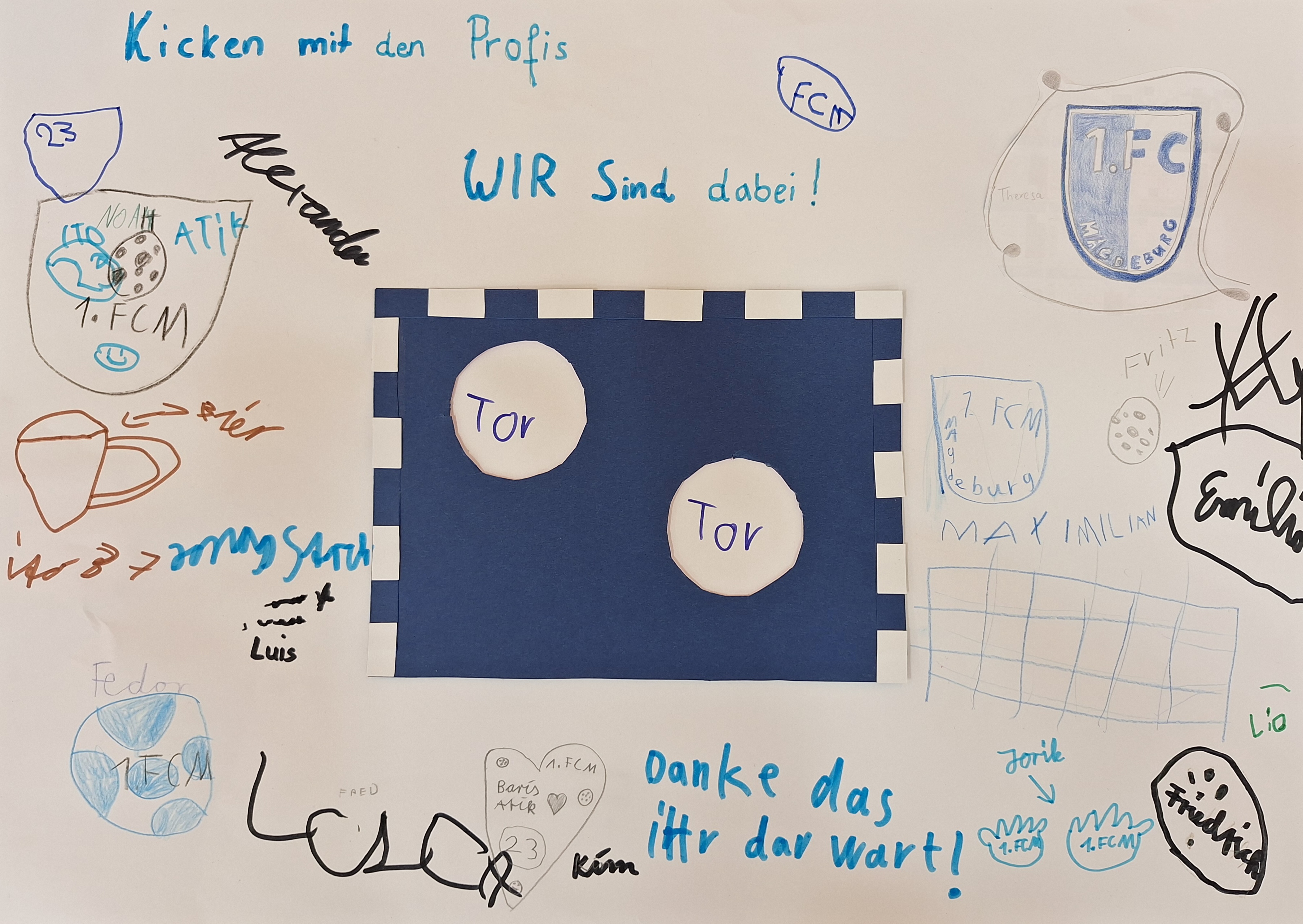 Ein Plakat der Schüler wurde als Dank an die Jungs überreicht.