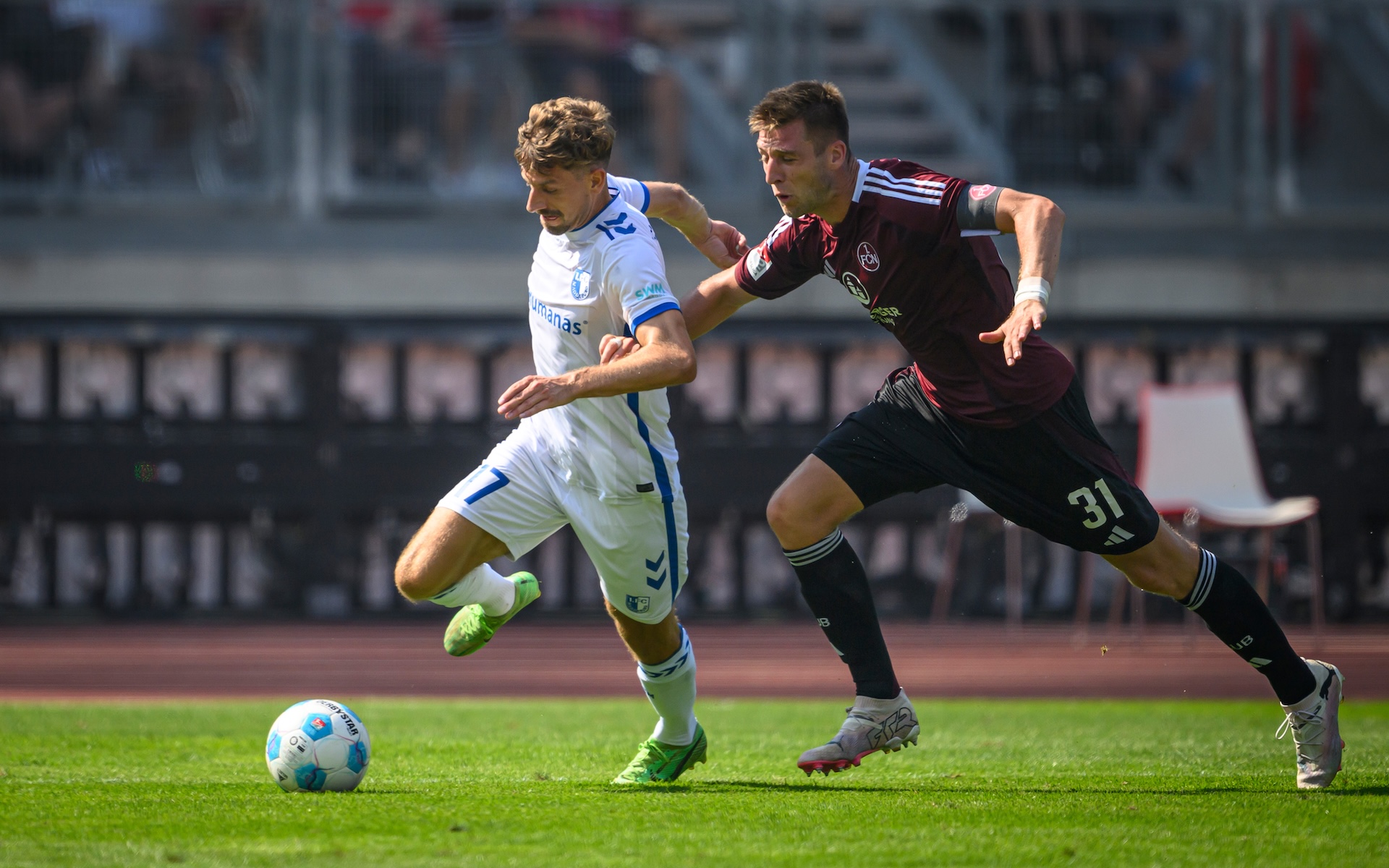 Alexander Nollenberger (links) im Hinspiel gegen Nürnberg