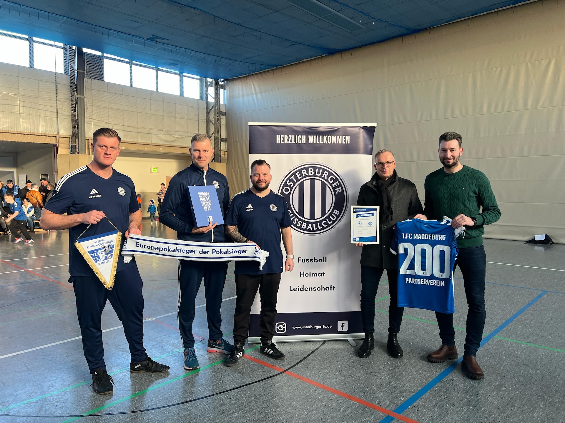 Marius Sowislo zusammen mit dem 200. Partnerverein