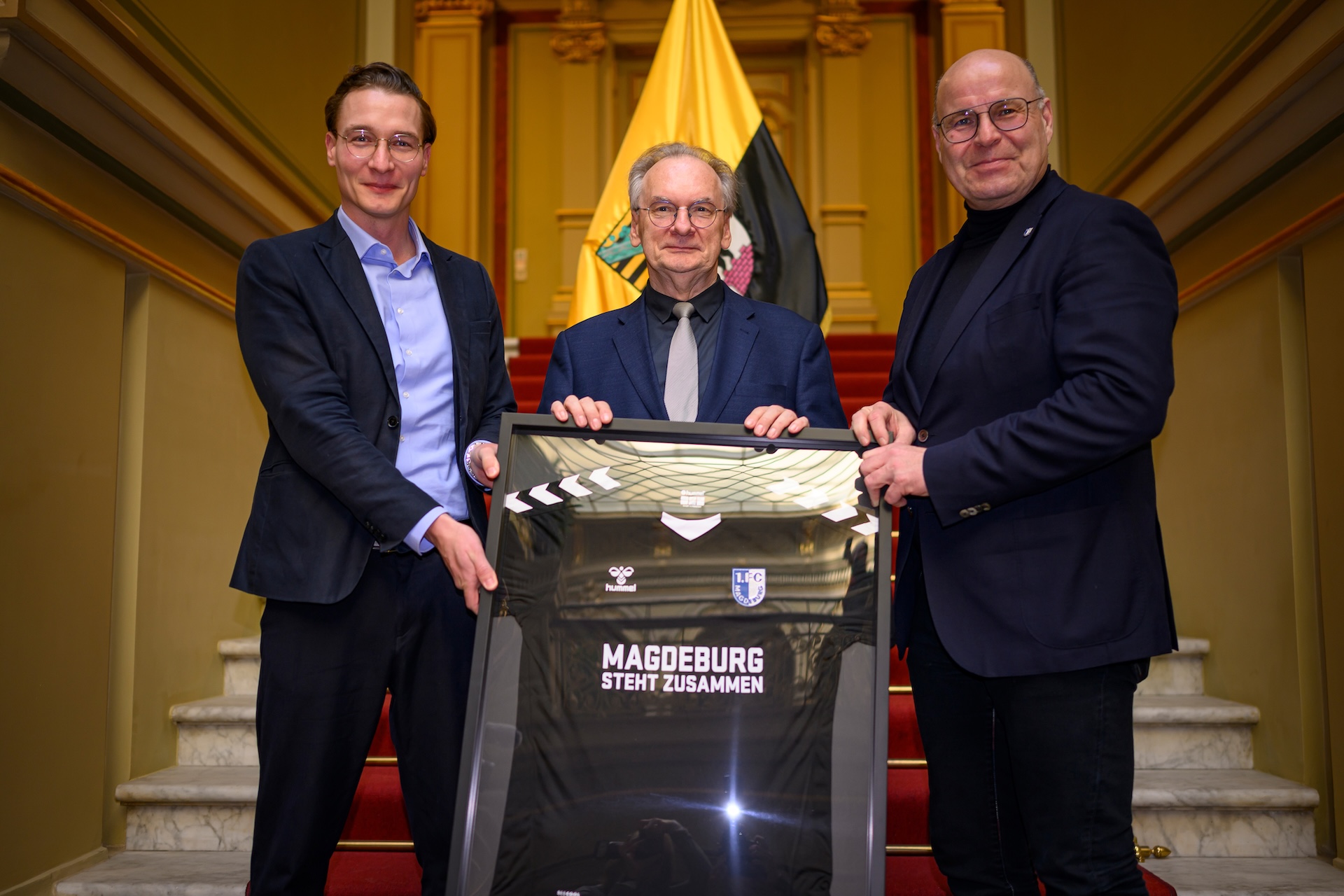 Ministerpräsident Dr. Reiner Haseloff (Mitte) mit Martin Geisthardt (links) und Dr. Jörg Biastoch