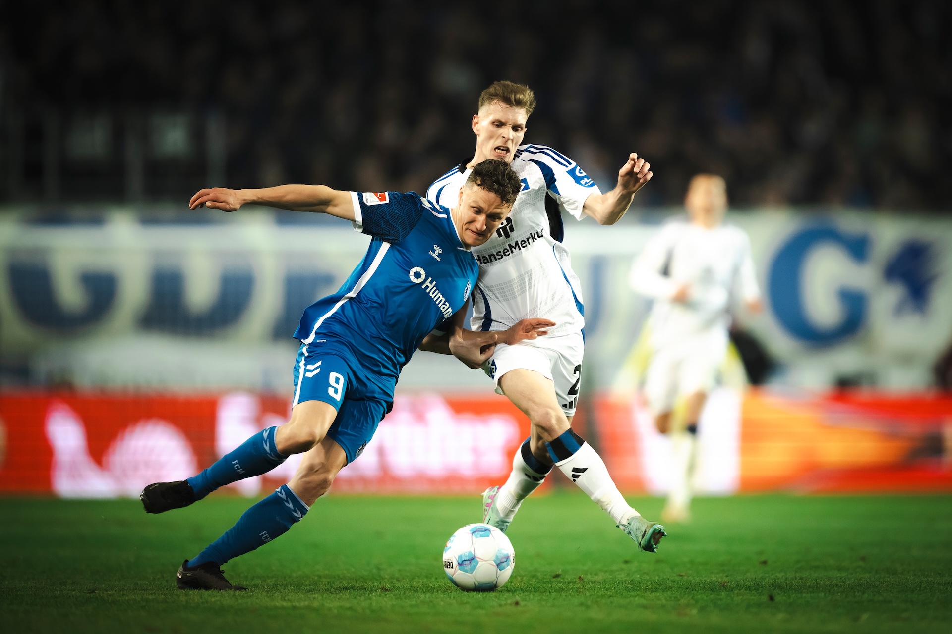 Martijn Kaars (links) im Spiel gegen den HSV