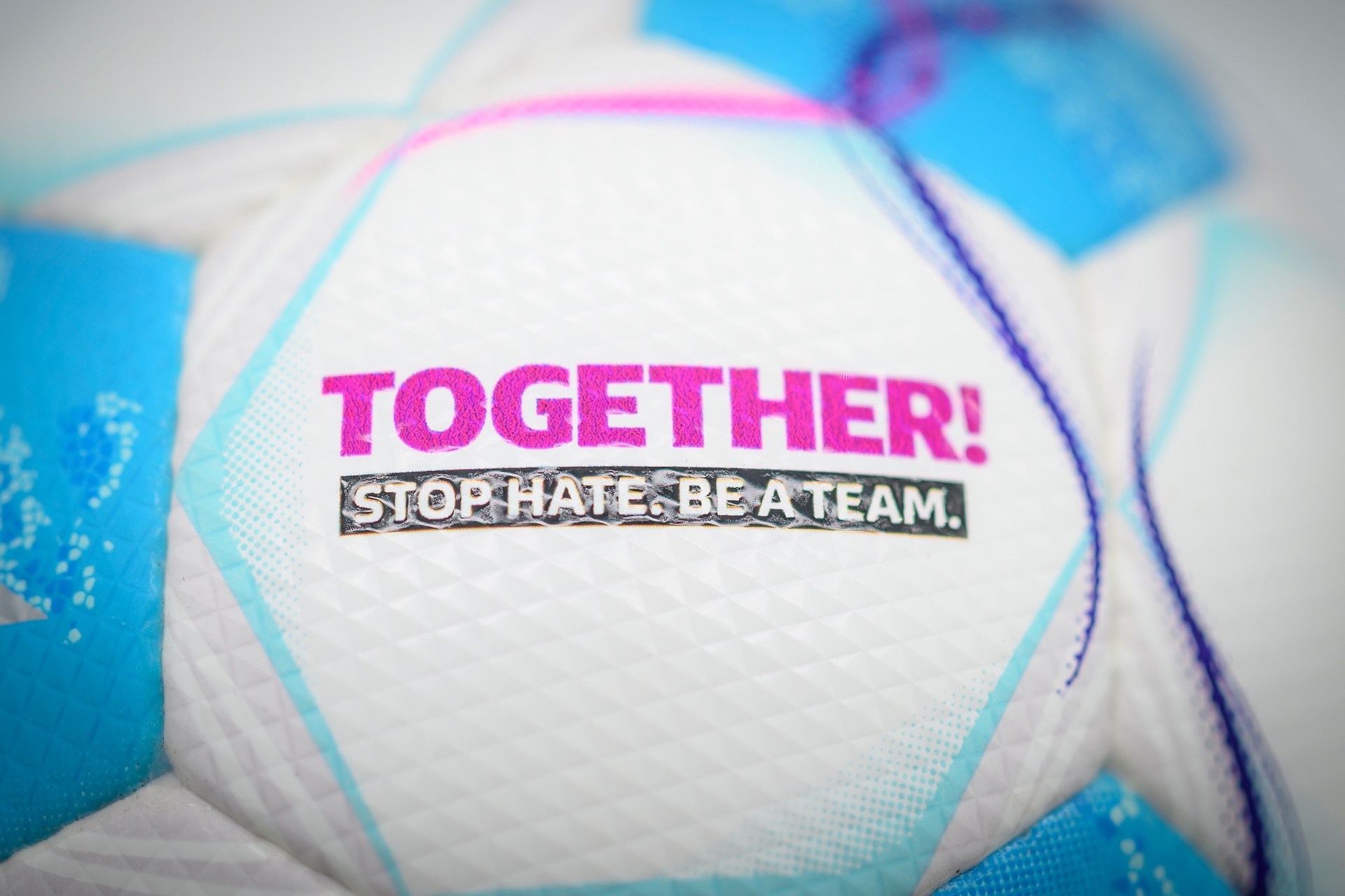 Logo der Aktion „TOGETHER! STOP HATE. BE A TEAM.“