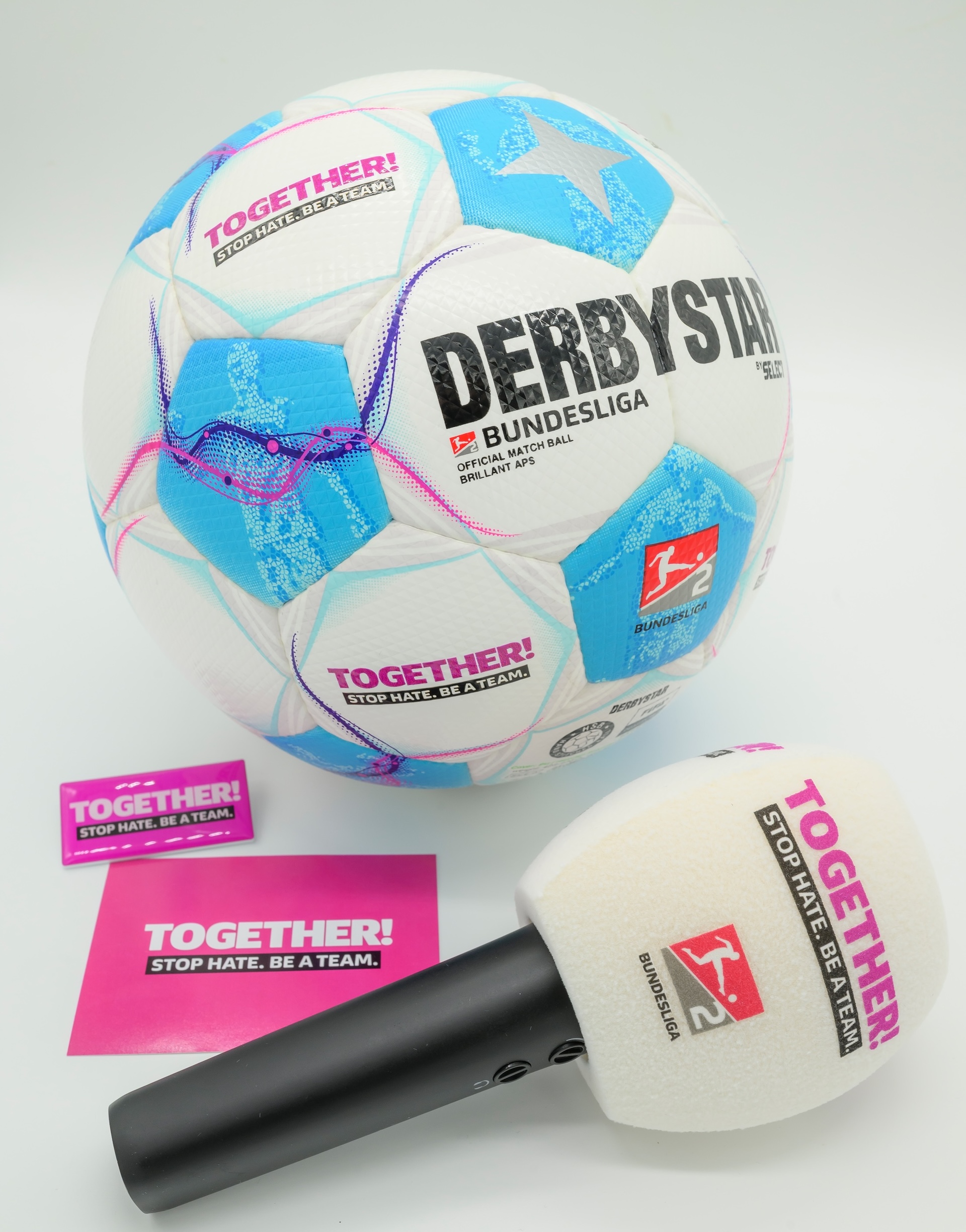 Am Aktionsspieltag kommen unter anderem Spielball, Mikrofonschutz und Sticker zum Einsatz.