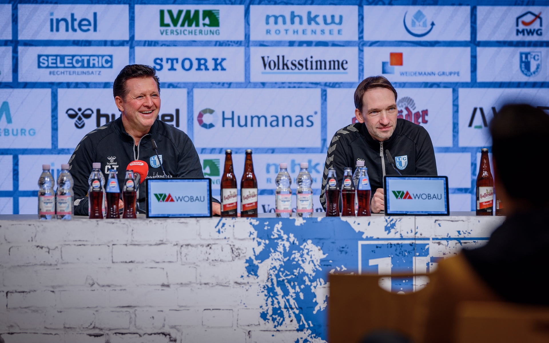 Cheftrainer Christian Titz (links) mit Pressesprecher Manuel Holscher