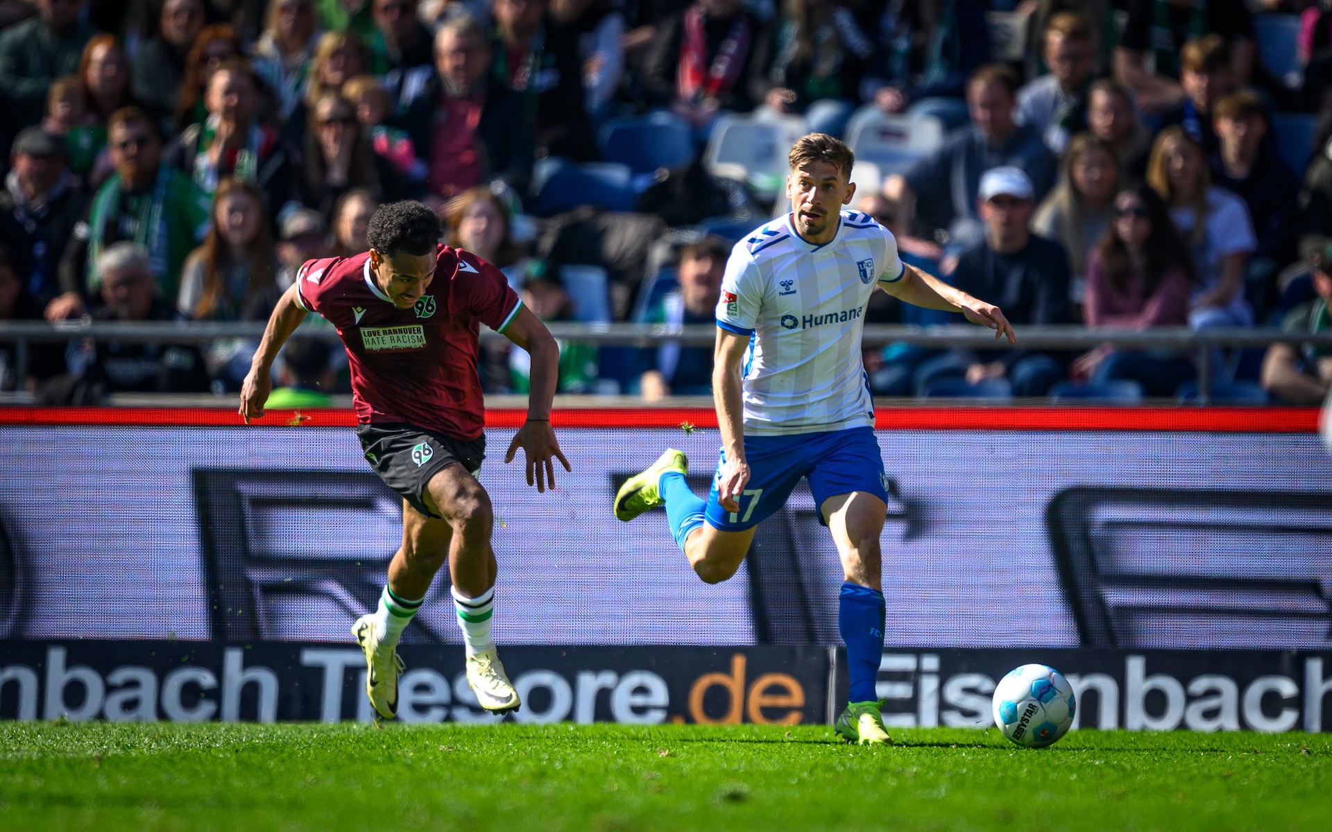 Alexander Nollenberger (rechts) im Spiel in Hannover