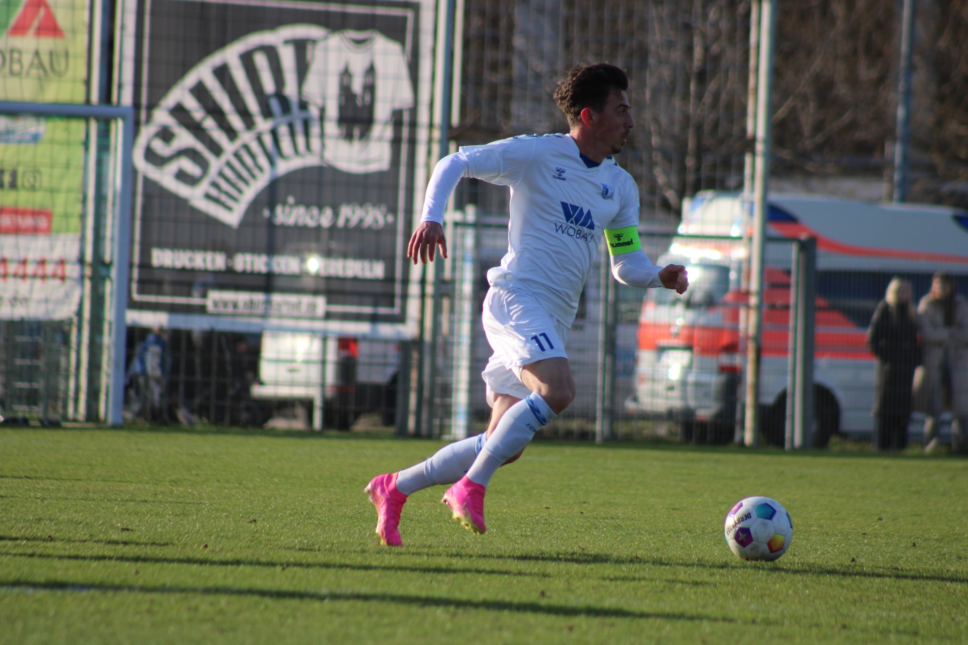 U-23-Kapitän Stefan Korsch am Ball