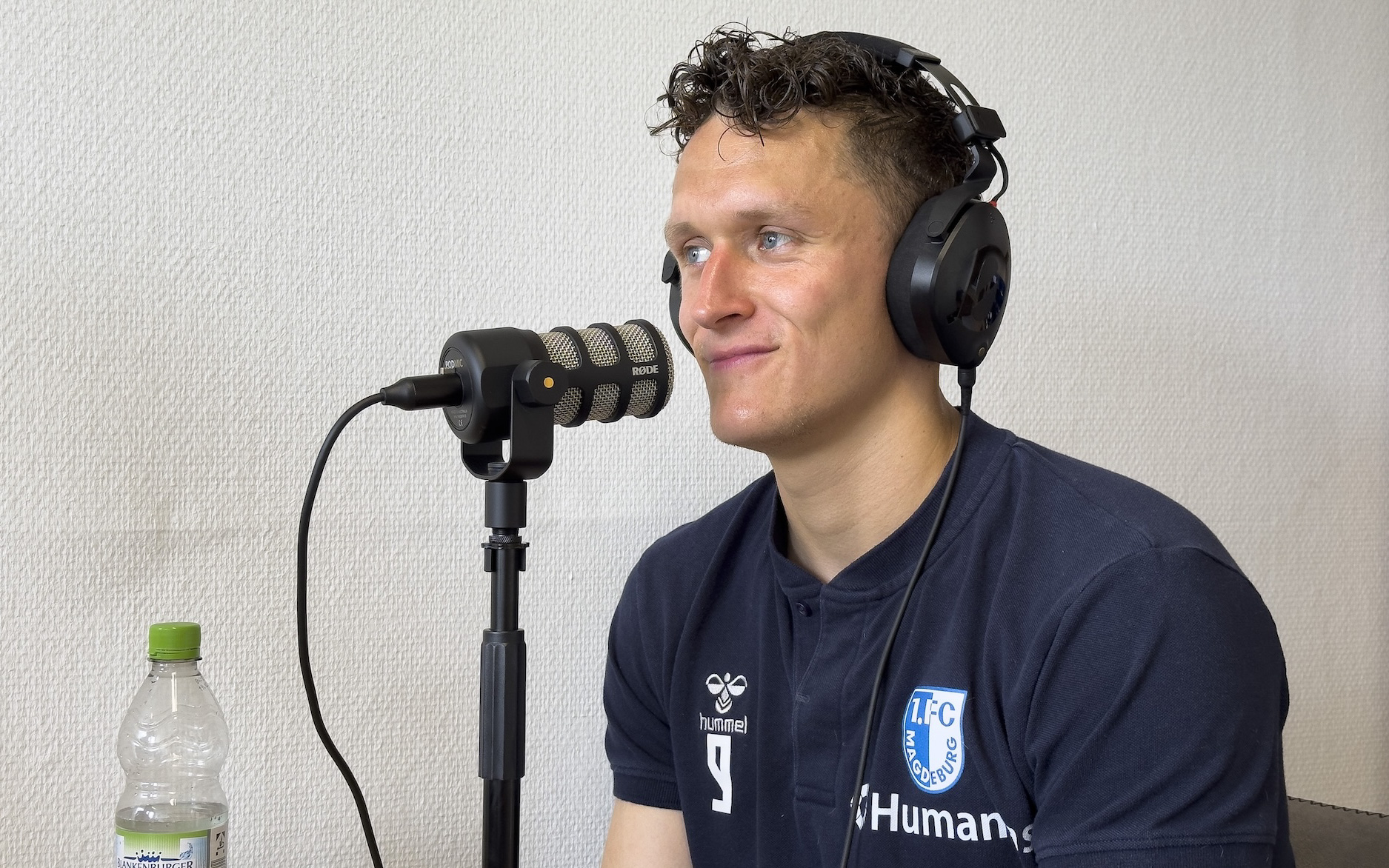 Martijn Kaars am Podcast-Mikrofon