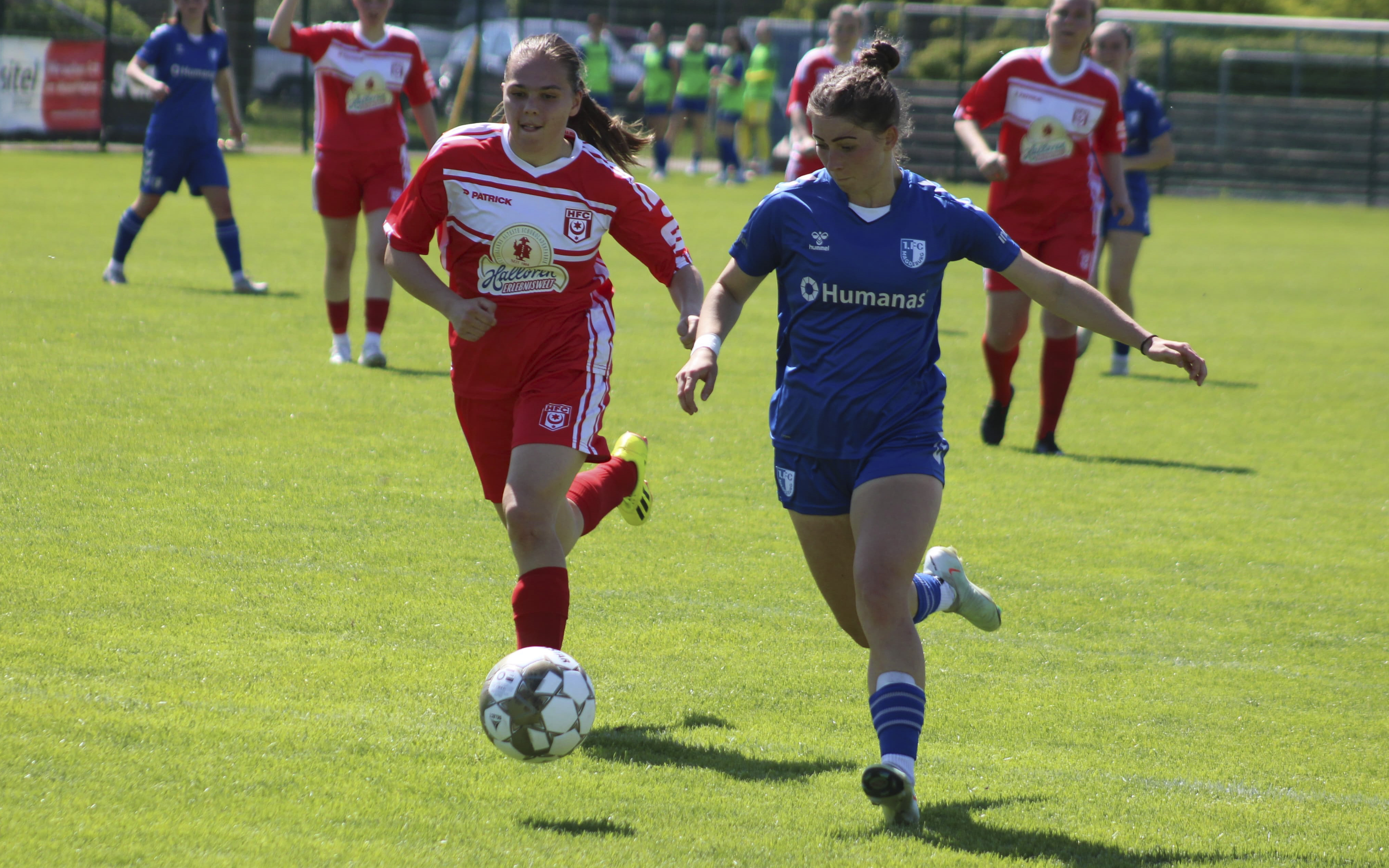 Neele Abraham (rechts) bereitete zwei der vier Treffer vor.