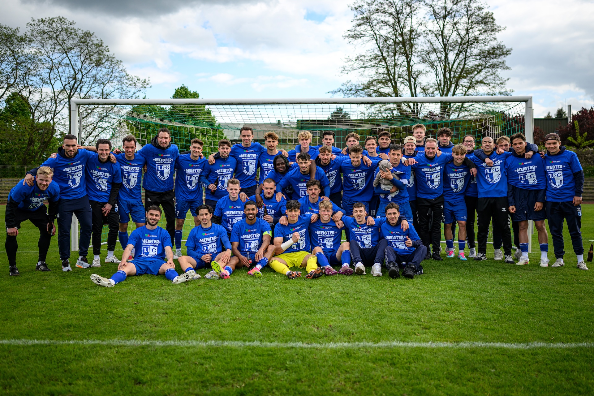 Gemeinsamer Jubel nach dem Aufstieg