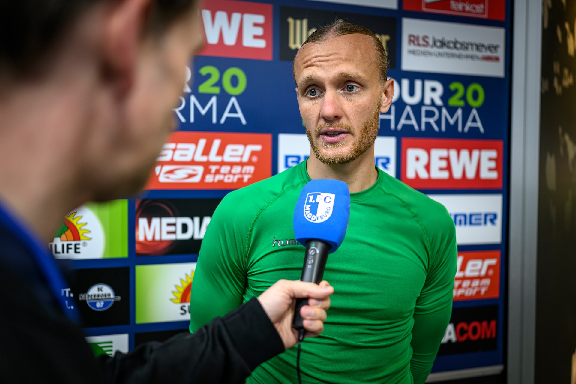 Dominik Reimann am Mikrofon von FCM-tv