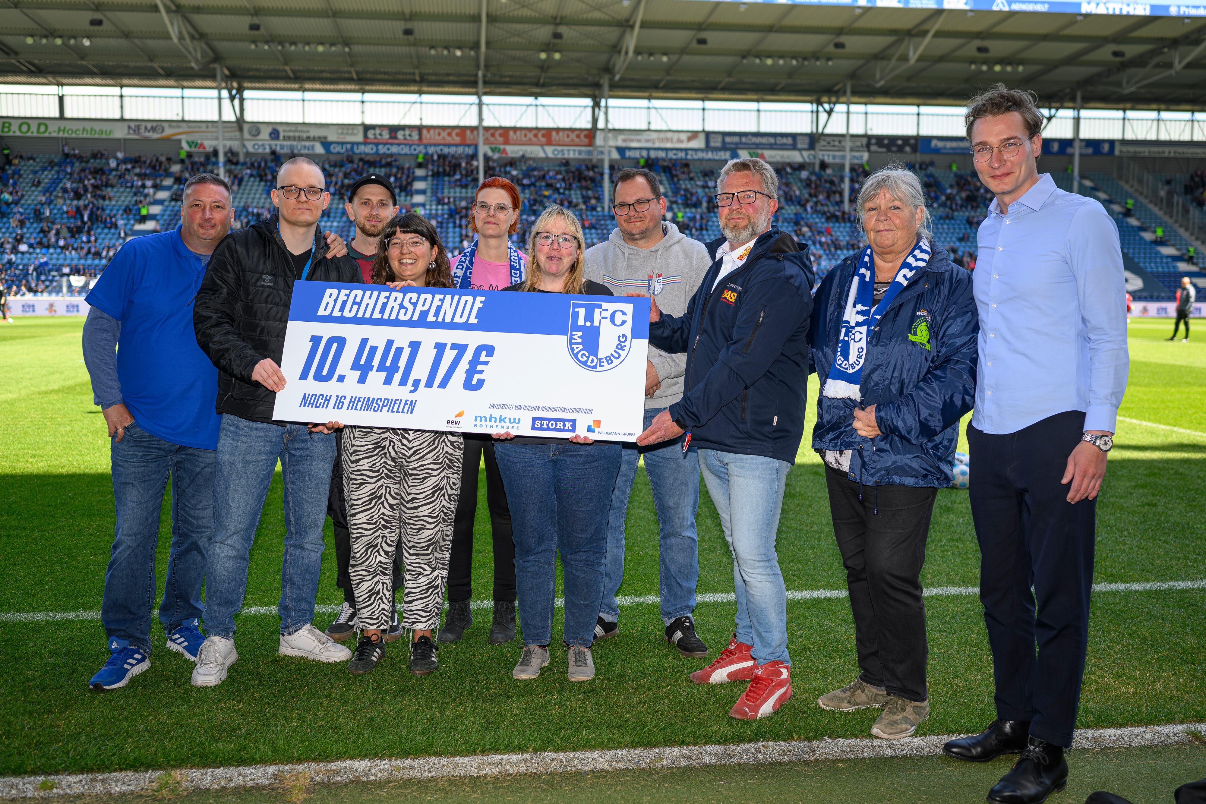 Becherspenden-Aktion des 1. FC Magdeburg.