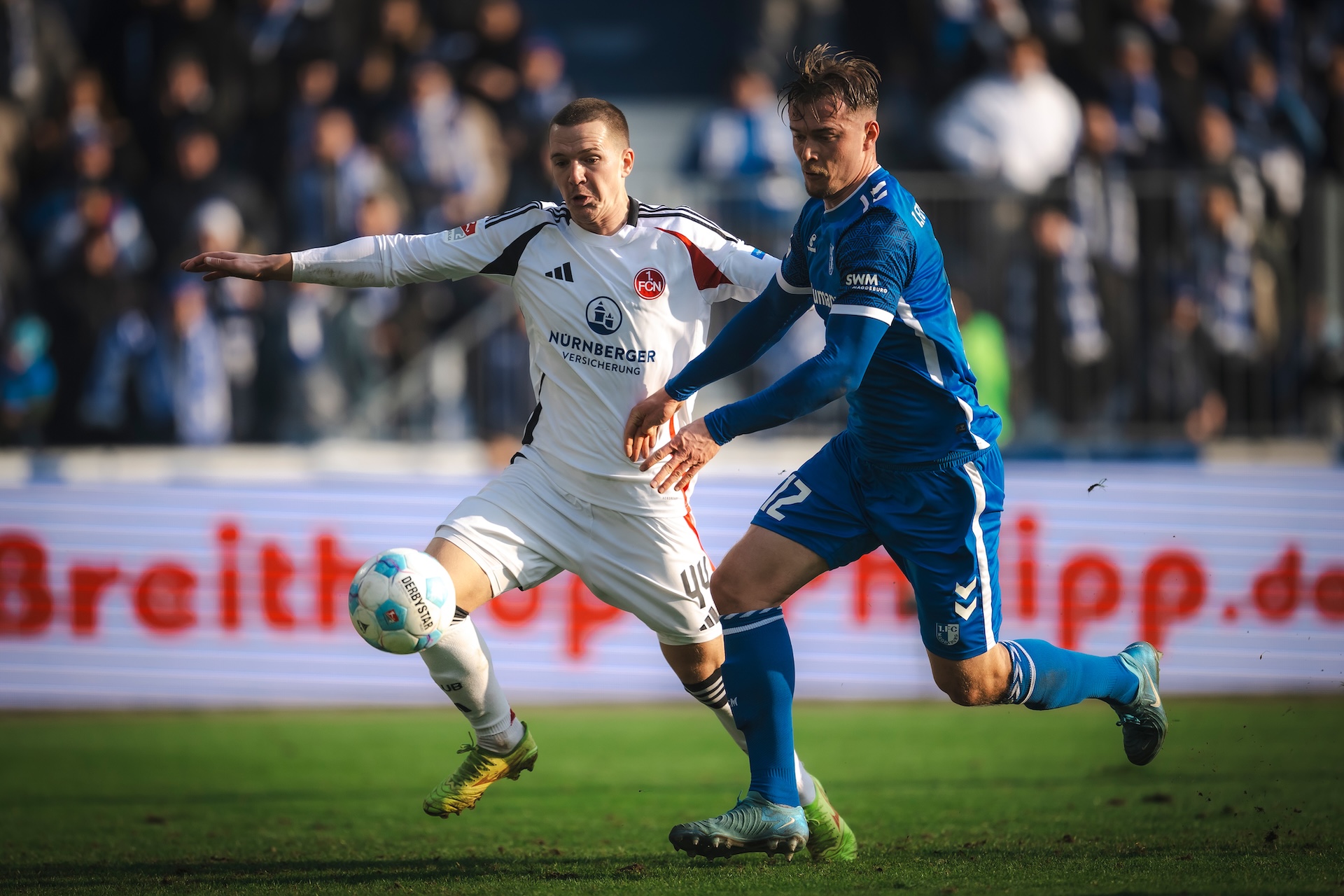 Alexander Ahl-Holmström (rechts) im Duell mit Ondrej Karafiat.