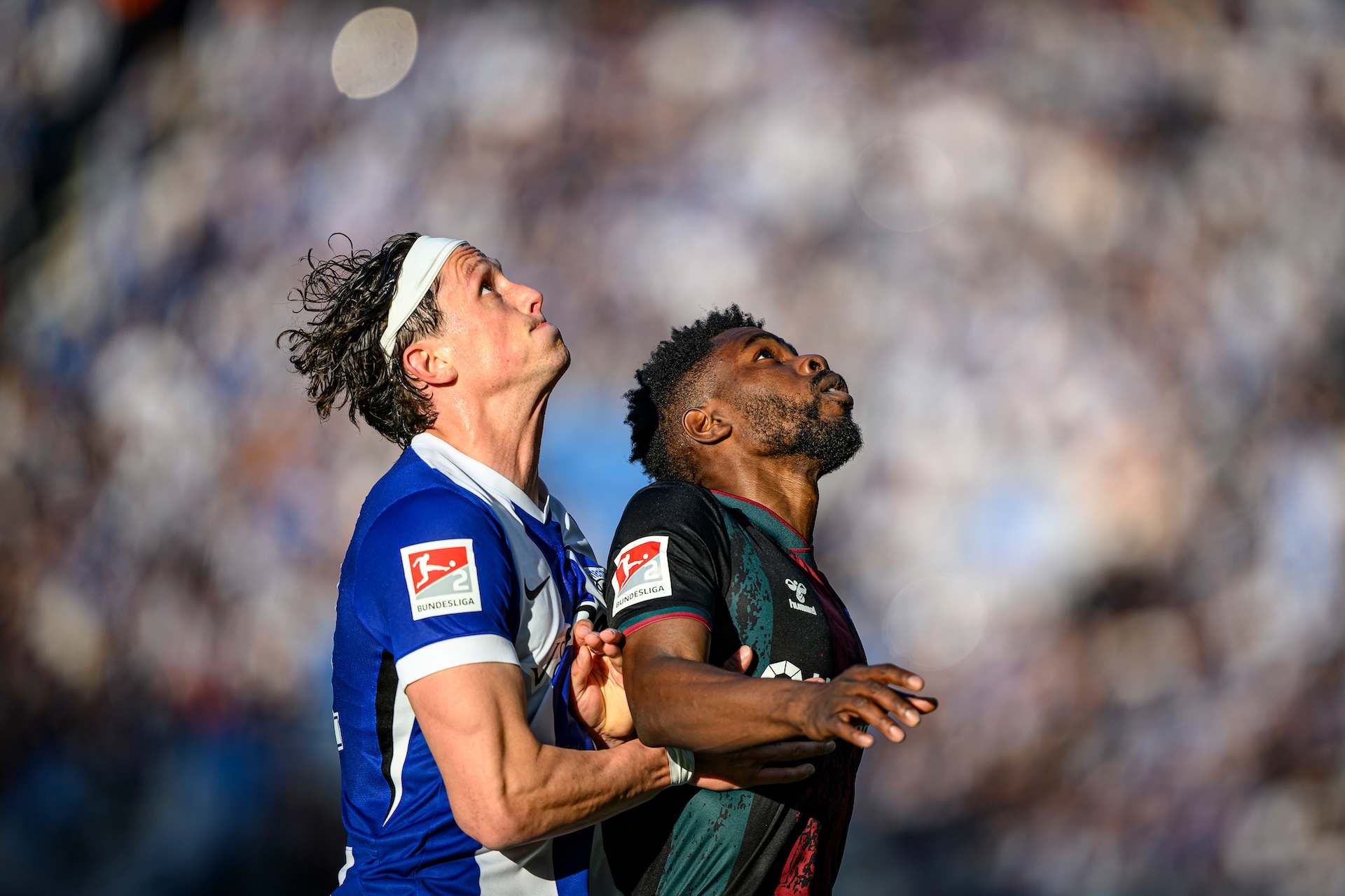 Fabian Reese (links) hat seinen Vertrag bei Hertha BSC bis 2030 verlängert.