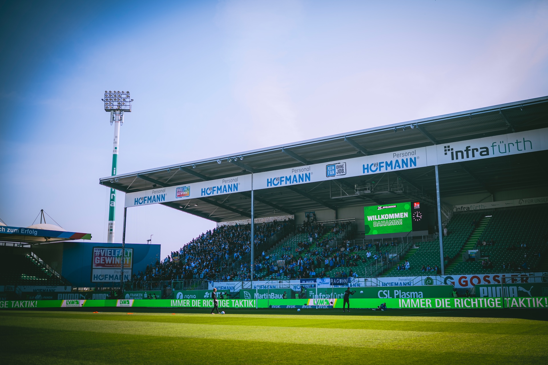 Die Heimspiele trägt Fürth im Sportpark Ronhof Thomas Sommer aus.
