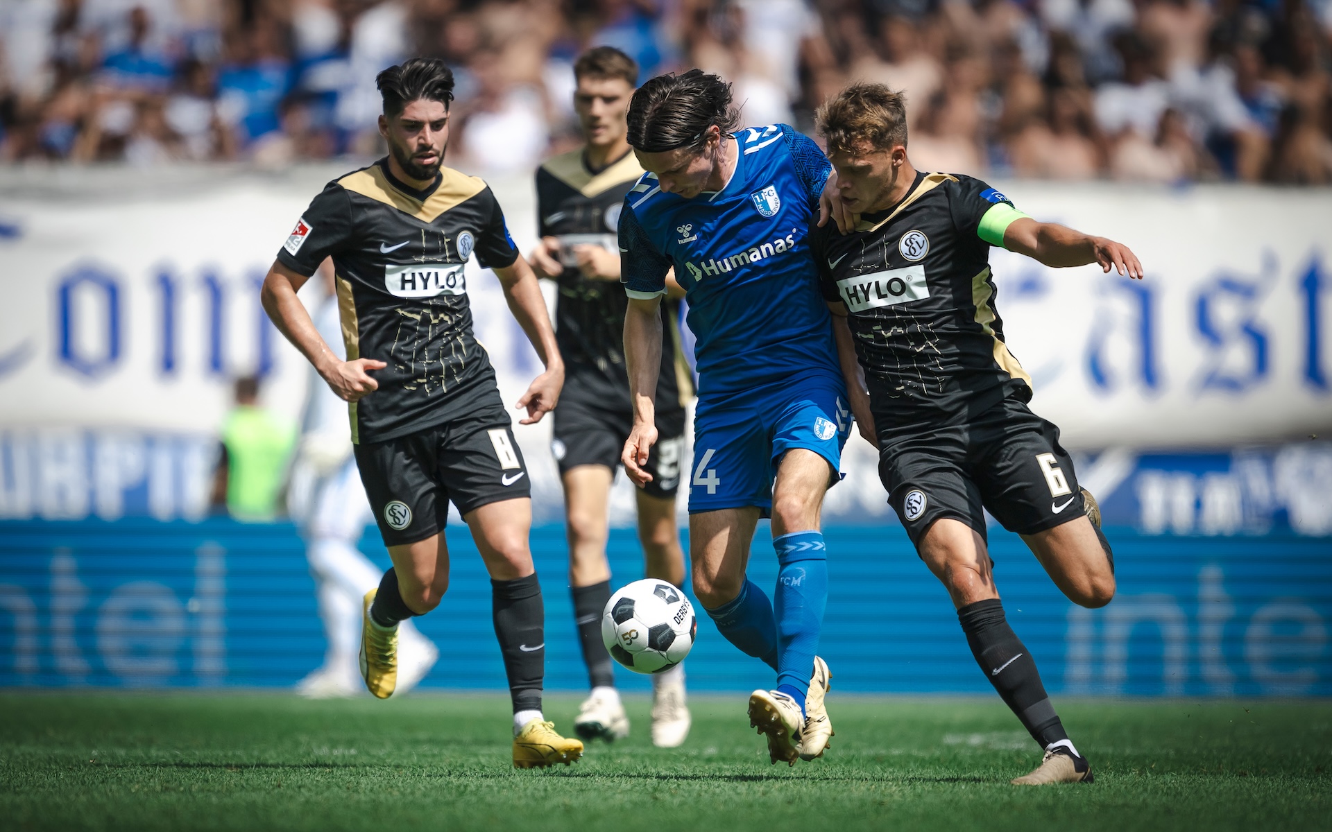 Jean Hugonet (Mitte) im Hinspiel gegen Elversberg