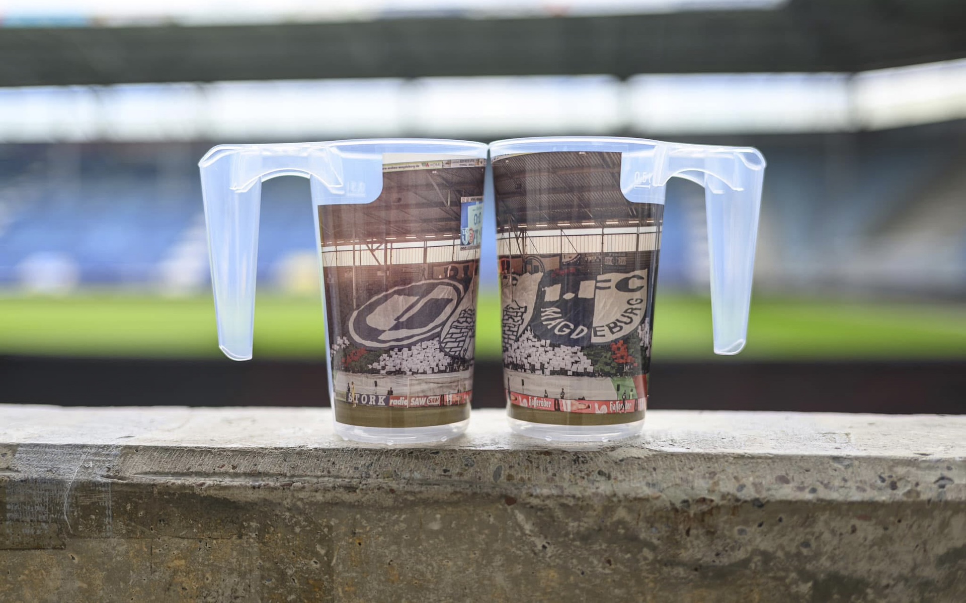 Becherspende in der Avnet Arena